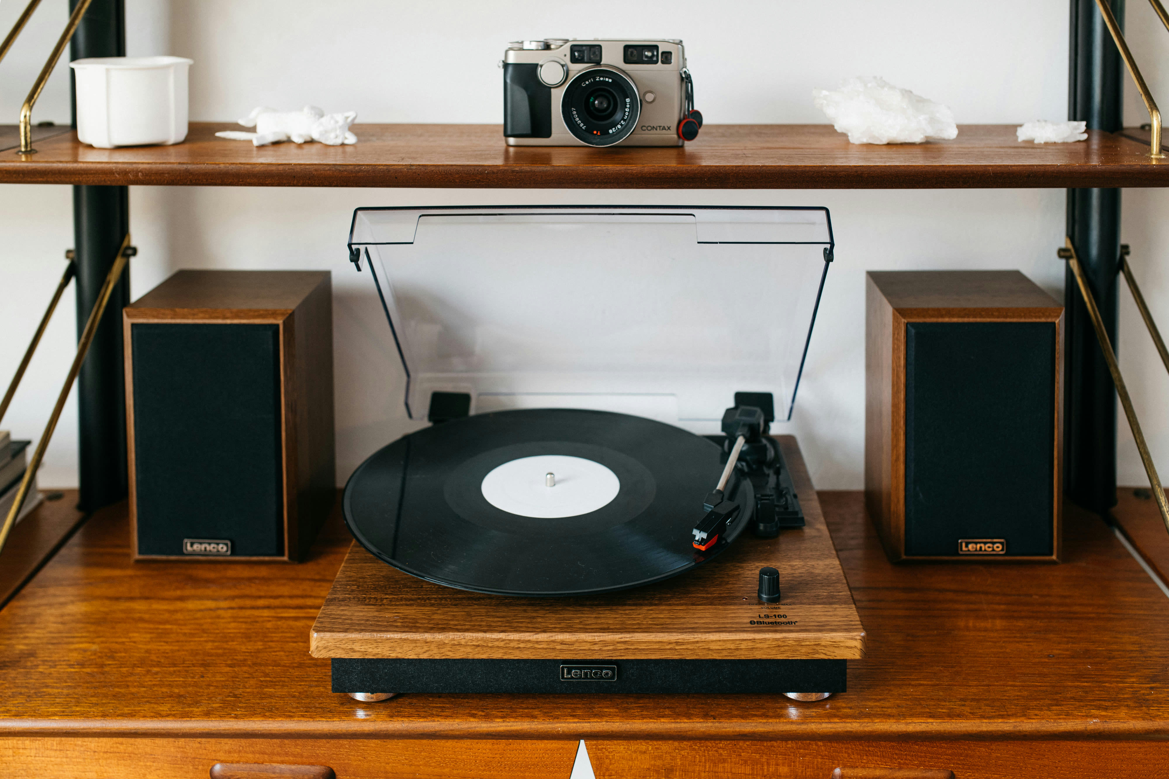 - Platine vinyle avec haut-parleurs external en bois
