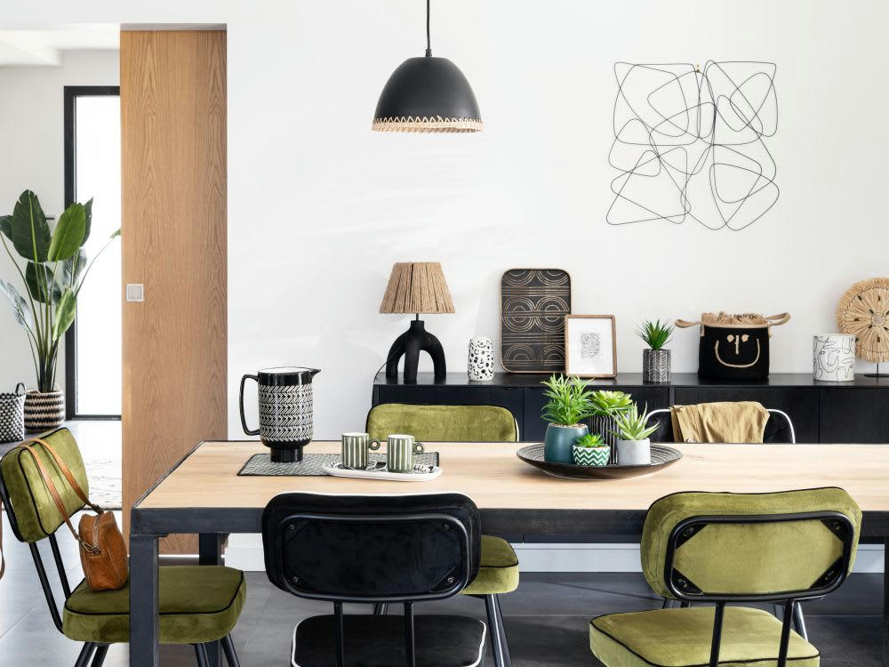 - Cache-pot en dolomite blanche motifs visages H16