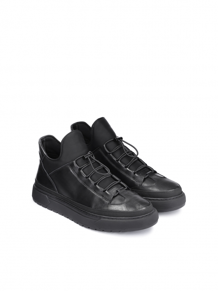 Men’s black sneakers