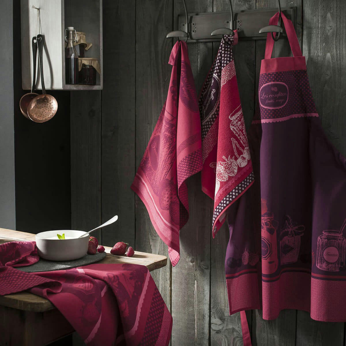 POT DE CONFITURE - Torchon en coton rouge 50x75