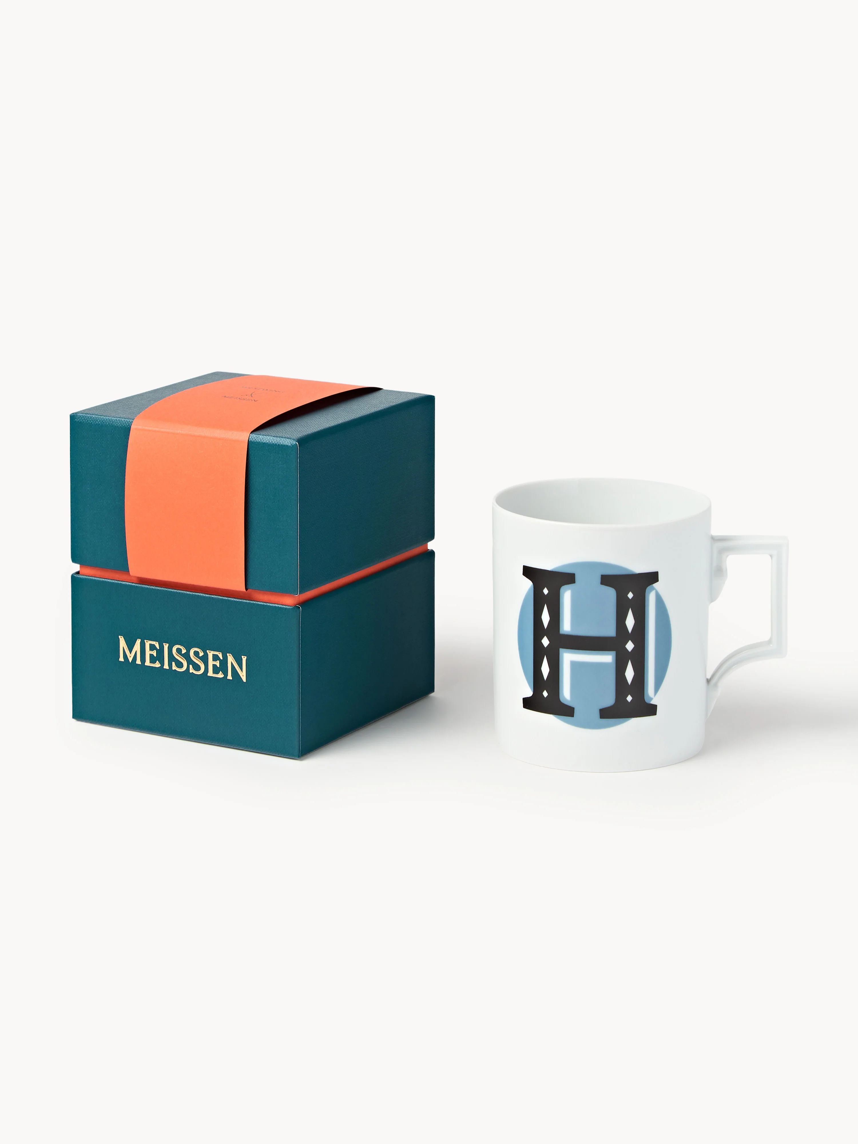 Westwing x MEISSEN, Handgefertigte Tasse Initials mit Dekor-Motiv