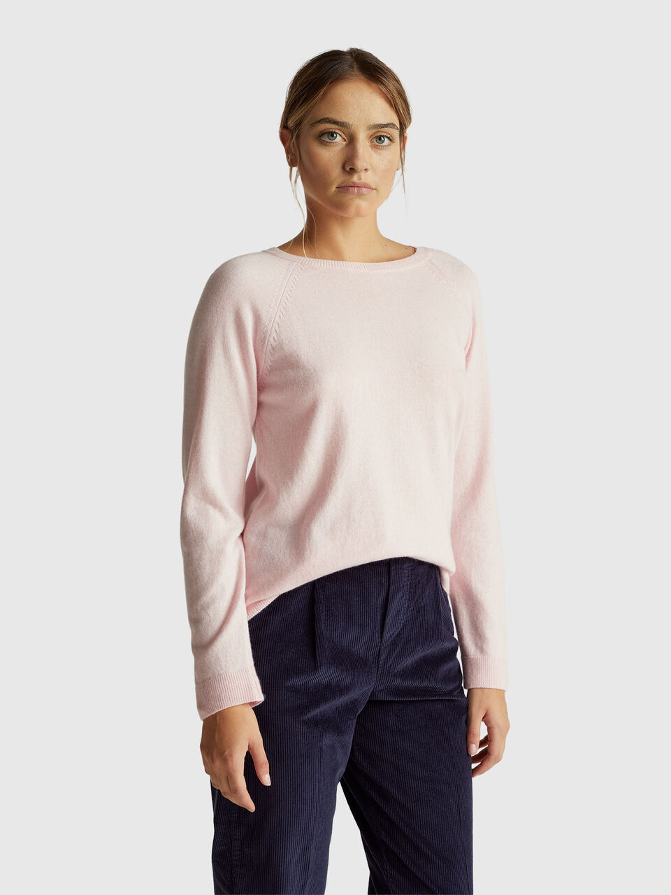 Pink crew neck sweater in cashmere and wool blend