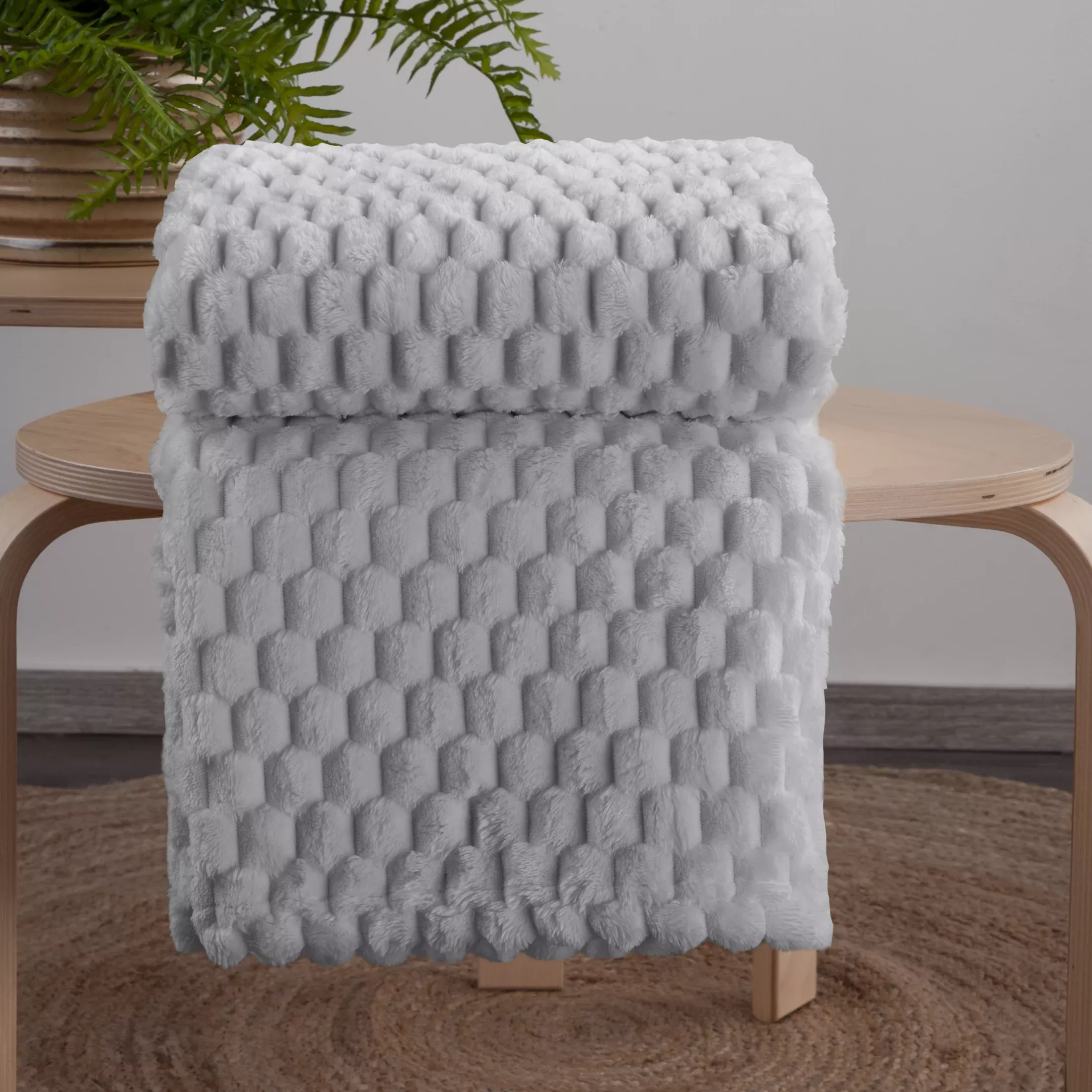 Koc 200x220 cm srebrny bardzo miękki w dotyku z wytłaczanym wzorem 3D CINDY 6 Design 91