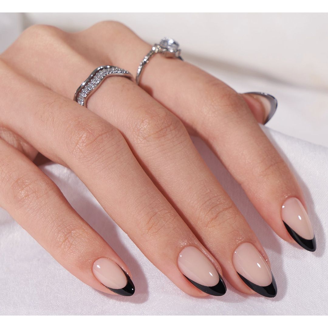 House of Amor Dark Horse - Press On Nails