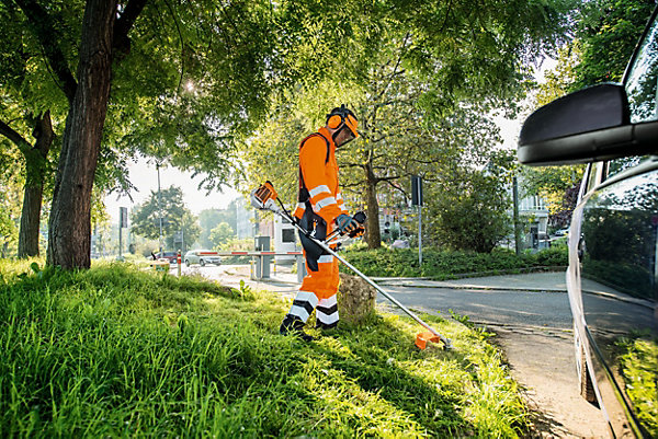 Débroussailleuse thermique - 24 cm³ - largeur de coupe avec fil 200 mm - Stihl FS 94