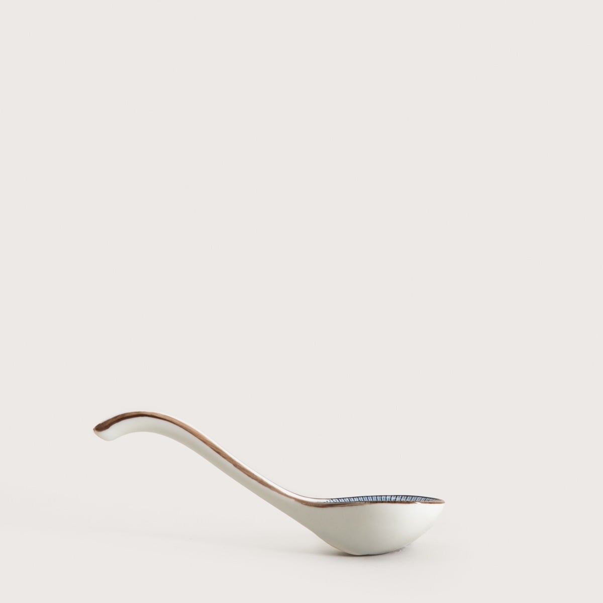 Łyżka do ramenu SALADO w paski z brązowym rantem 16,5 cm