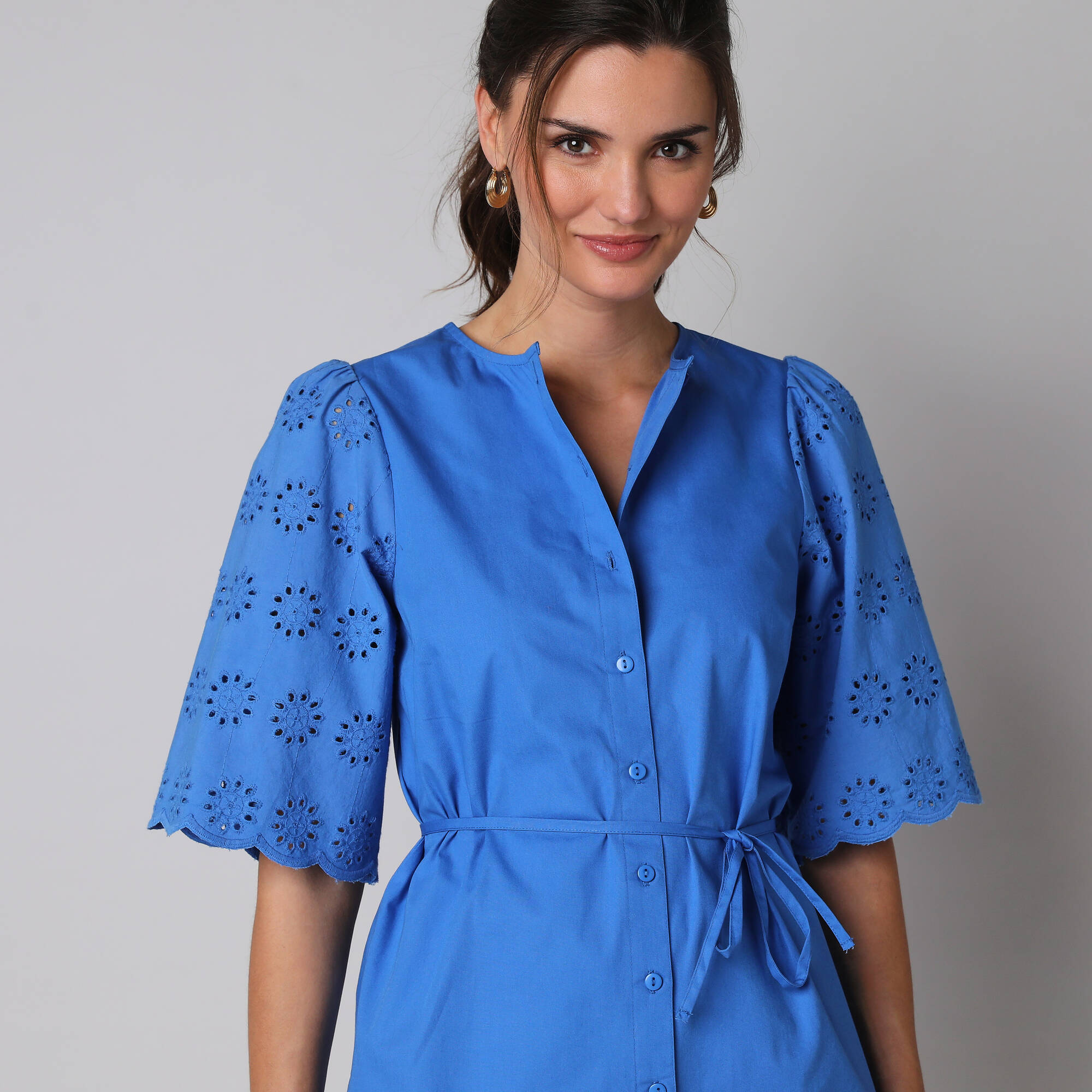 Robe-chemisier en coton uni, à manches coudes en broderies anglaises