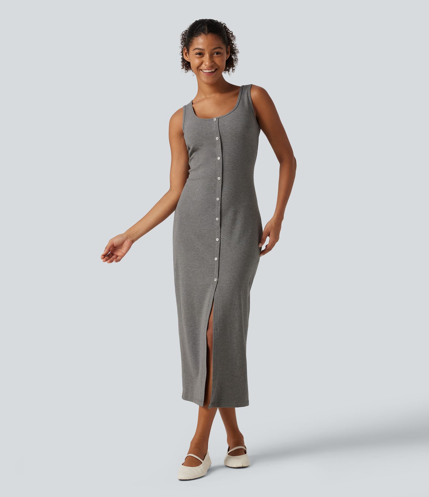 Robe midi sans manches à encolure en U, ourlet fendu et boutons décoratifs