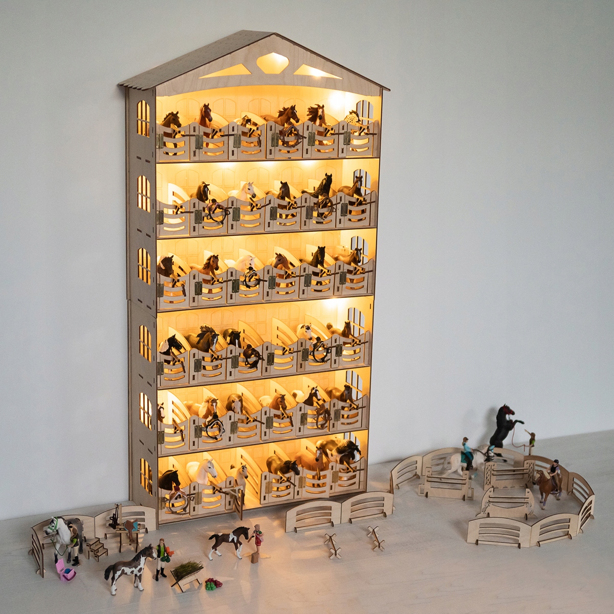 Stajnia drewniana 36 koni koni Schleih, Papo, Breyer, Bullyland, Colecta