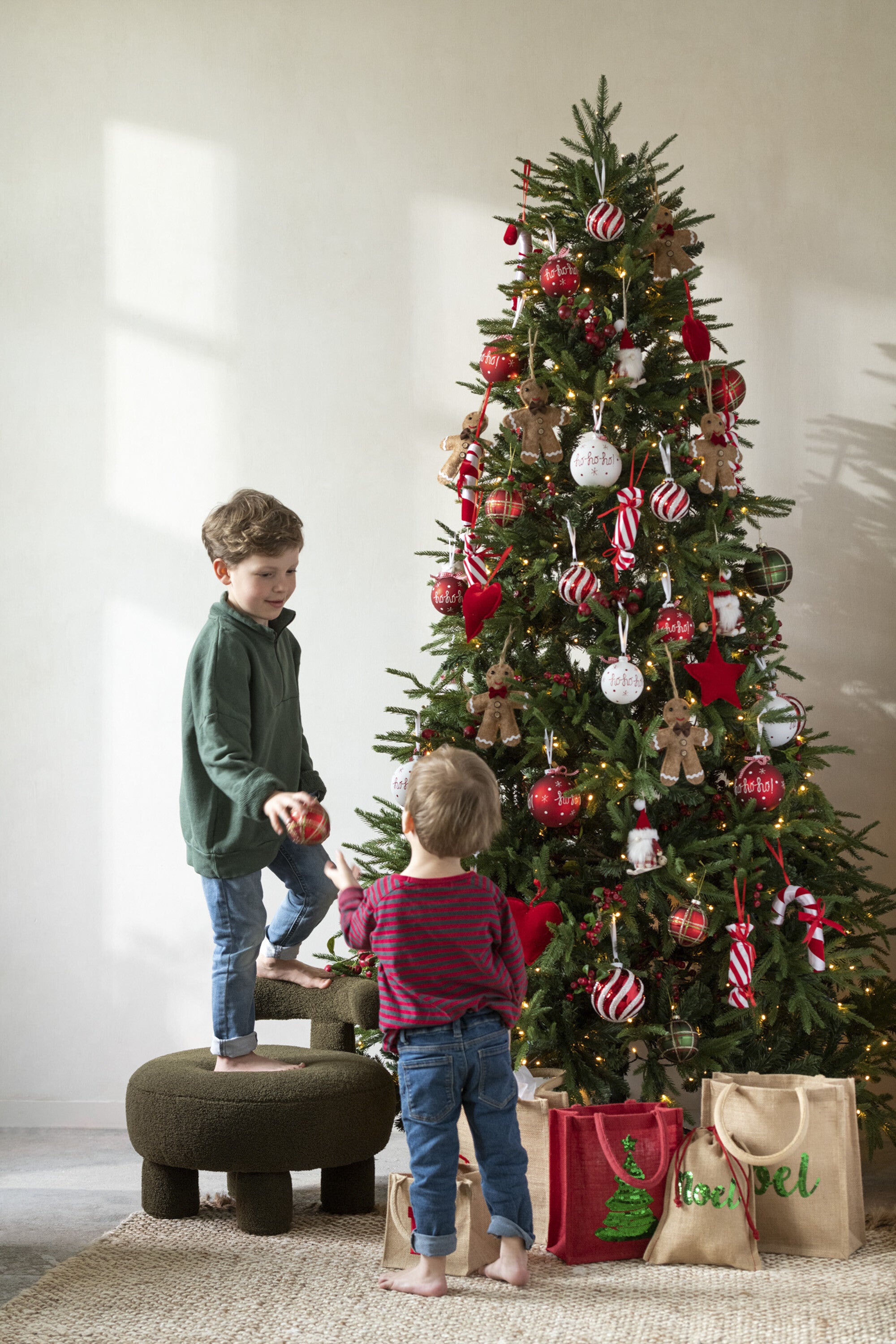 J-Line zak Kerstboom Pailletten - jute - naturel/rood - 2 stuks