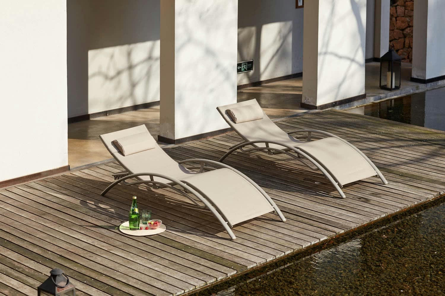 LIMEA - Transat ajustable et empilable avec pieds en acier capuccino