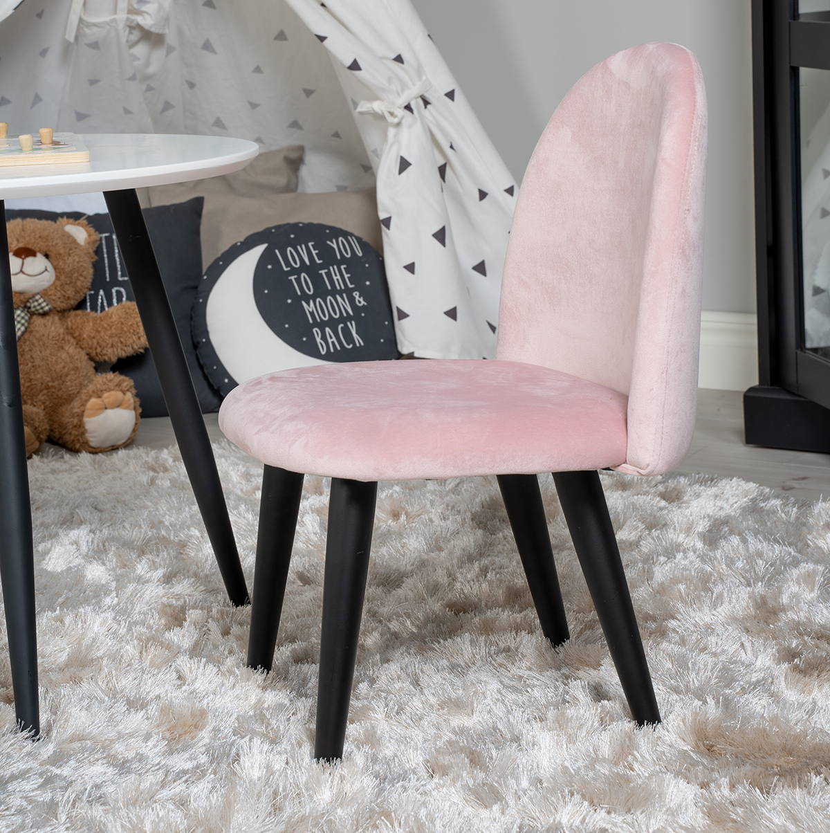 Nest living Britta velvet kinderstoel roze - met zwarte poten
