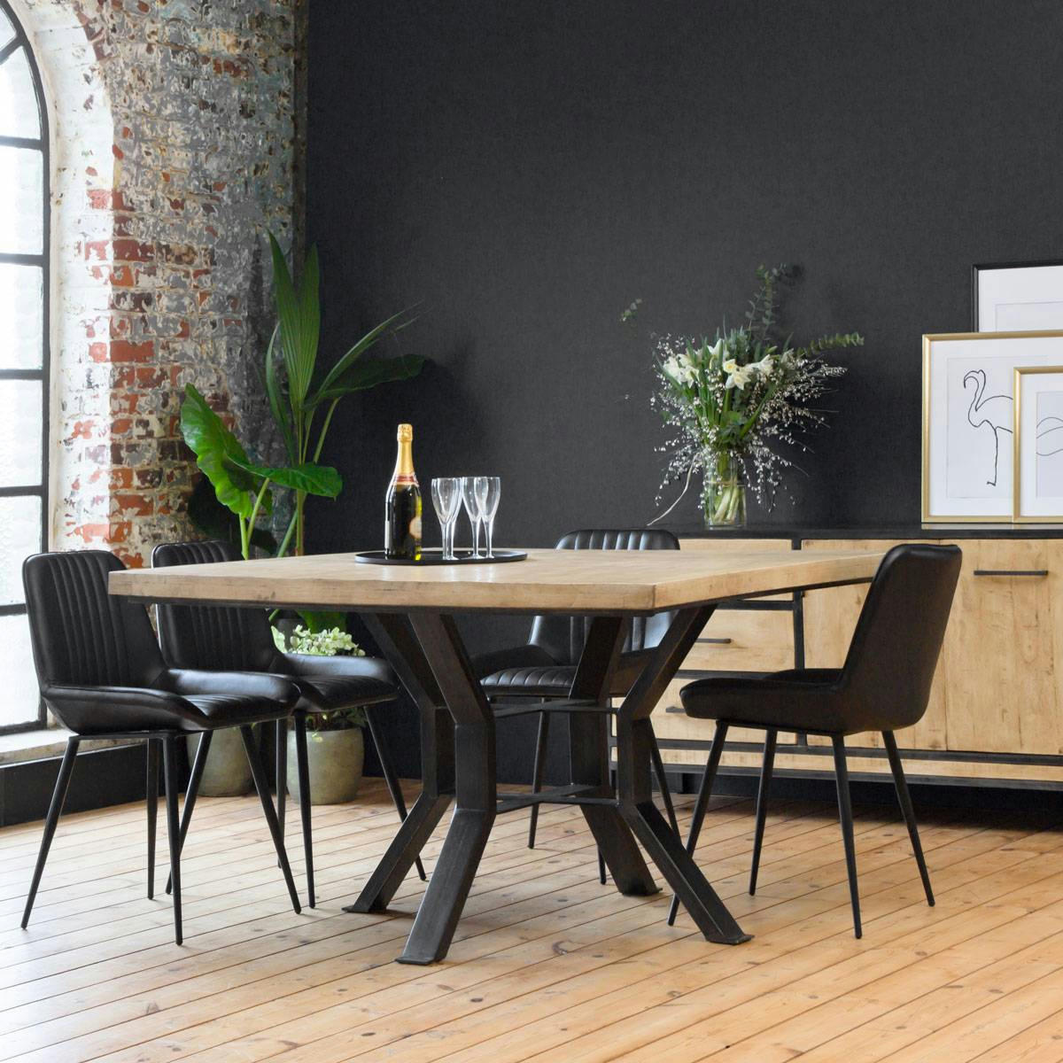 OPPOSITE - Table à manger en bois noir 130 cm