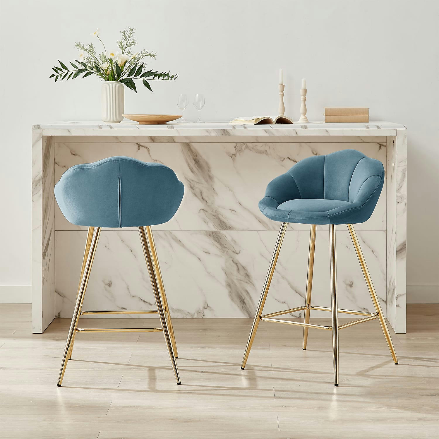CORAIL - Lot de 2 tabourets de bar en velours bleu piètement doré