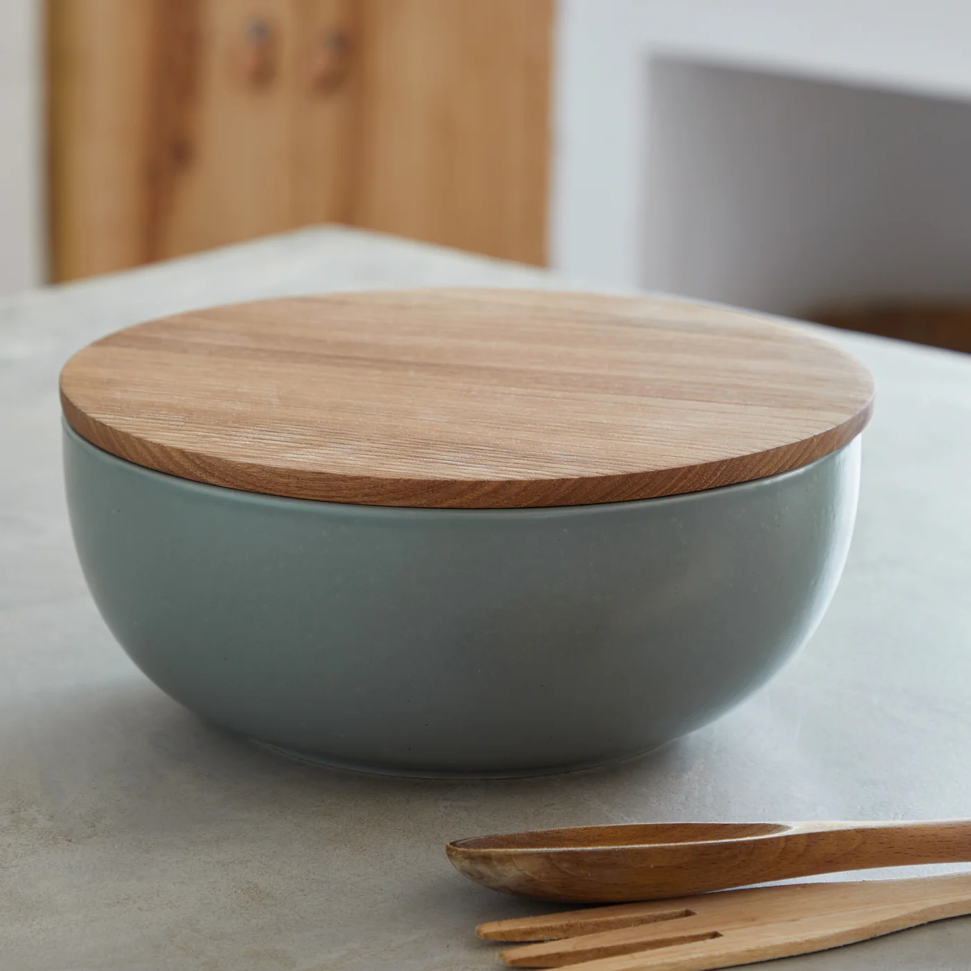 Serving Bowl with Oak Wood Lid/Cutting Board Pacifica, Casafina by COSTA NOVA