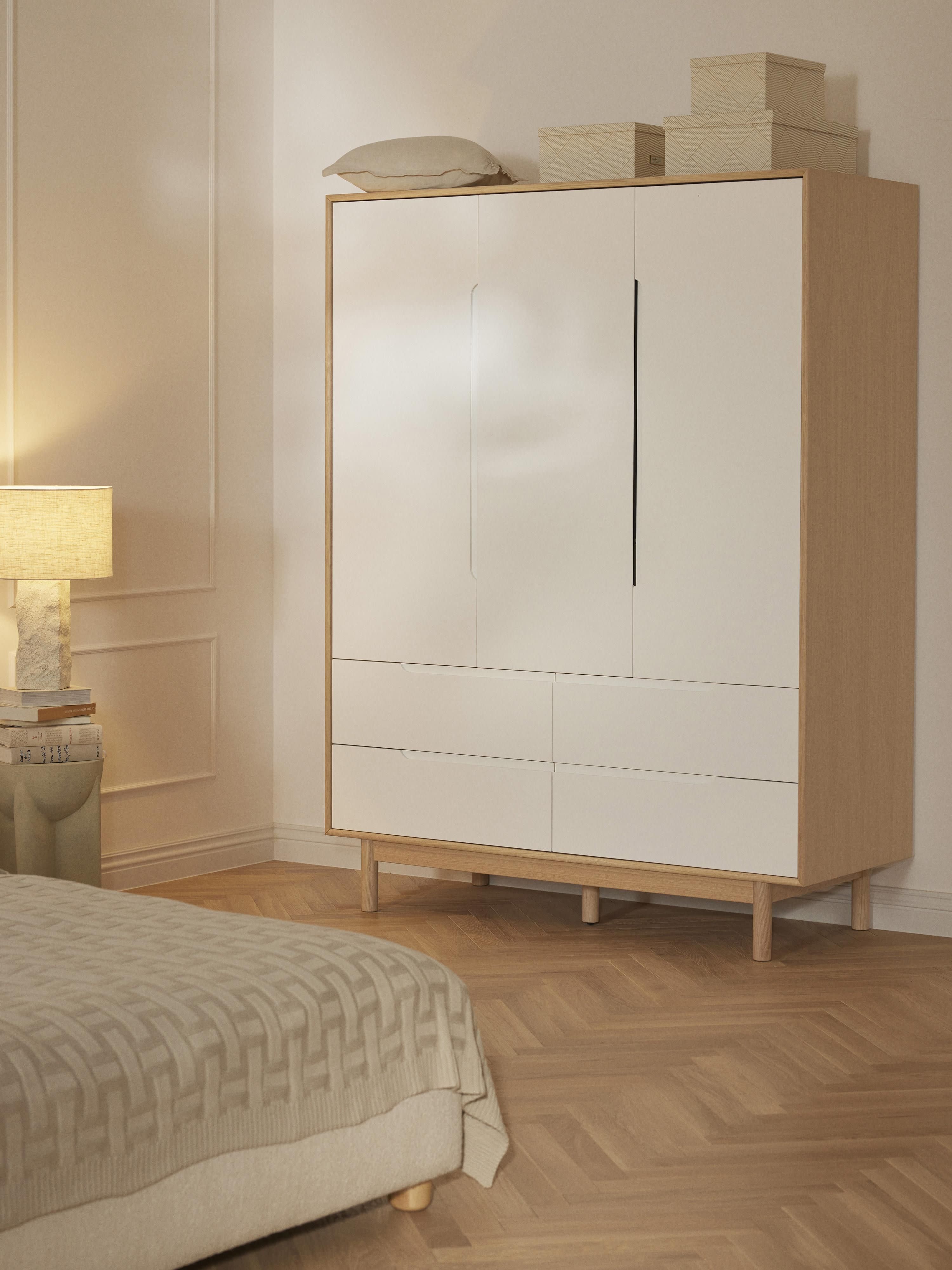 Kleiderschrank Cassy, 3-türig