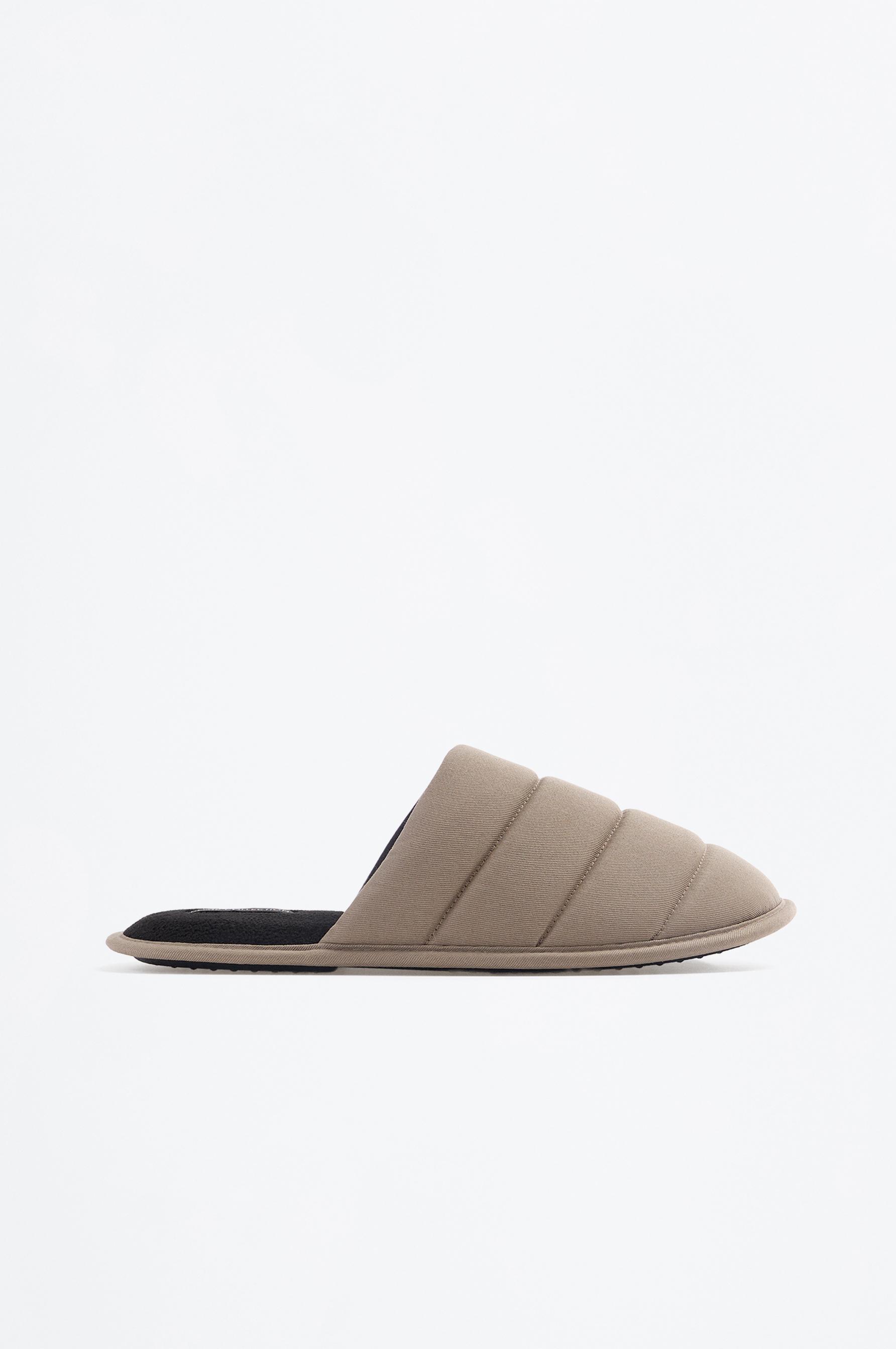 Zapatilla de casa acolchada