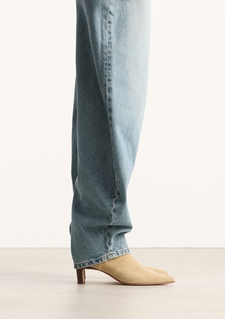 Beige suède enkellaarsjes met hak
