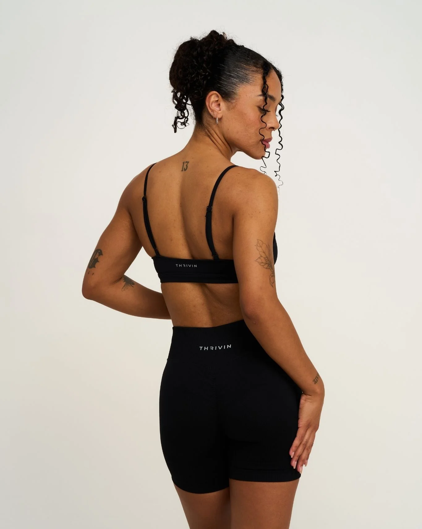 Elevate™ Sculpting Seamless Scoop Neck Bra | Night Black