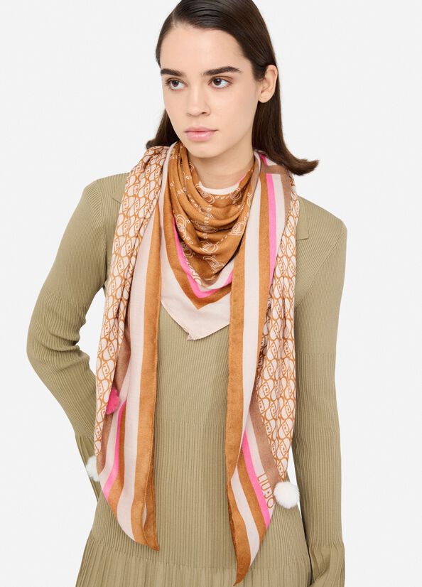 Foulard con pon-pon