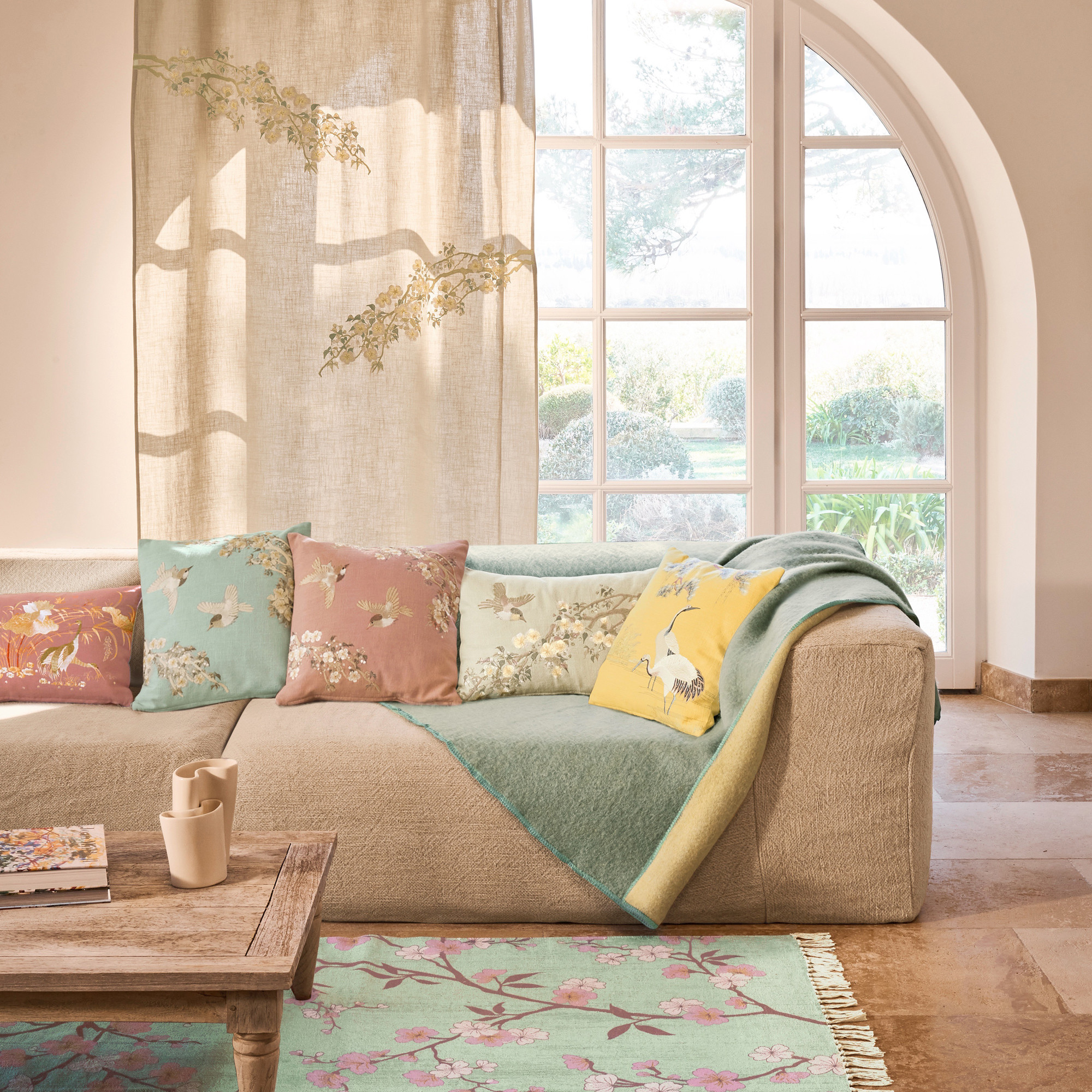 Coussin brodéSérénité d'ailleurs