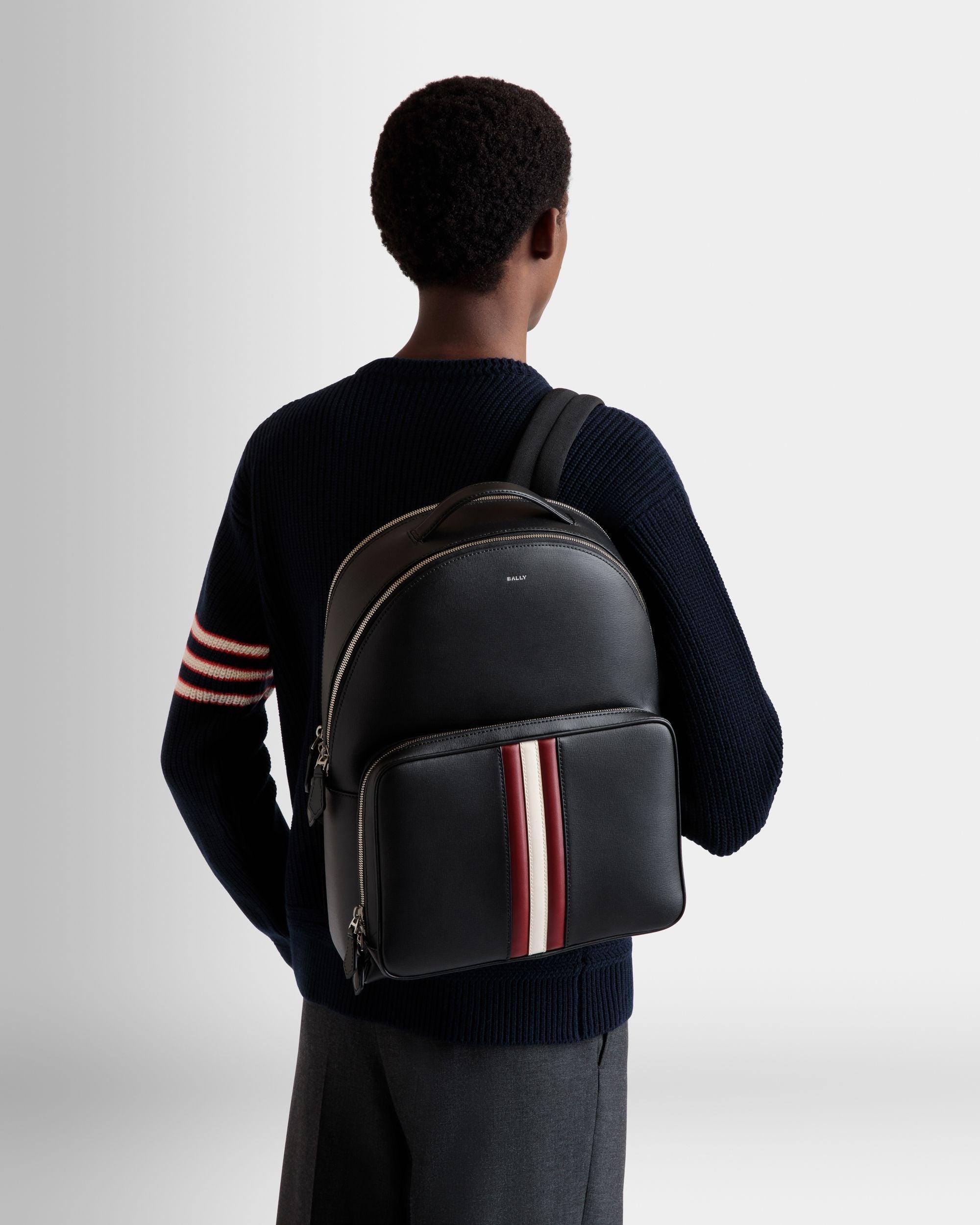 Mythos Rucksack Aus Recyceltem Leder In Schwarz