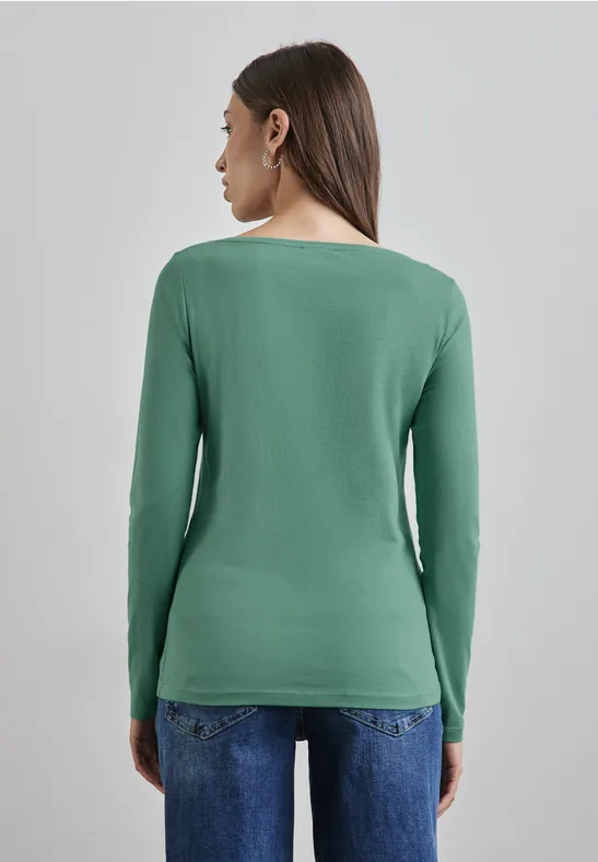 Shirt mit U-Boot-Ausschnitt