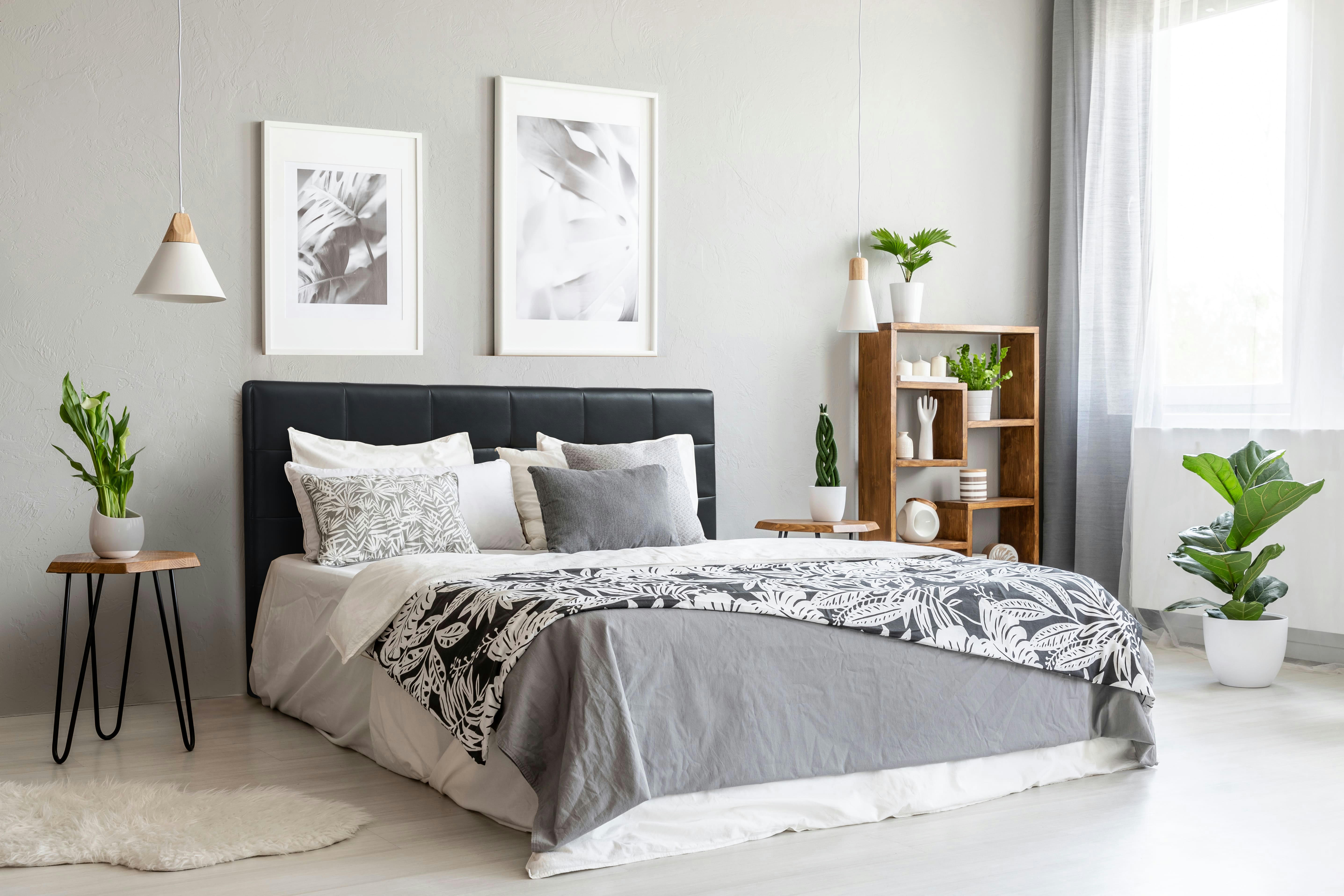 AMSTERDAM - Lit   simili noir  160x200 sommier inclus