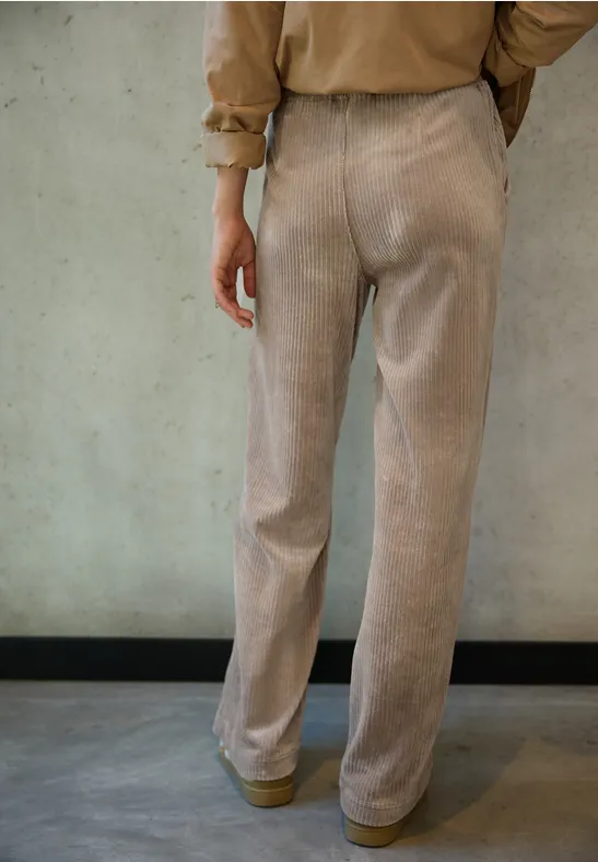 Straight Leg Cordhose