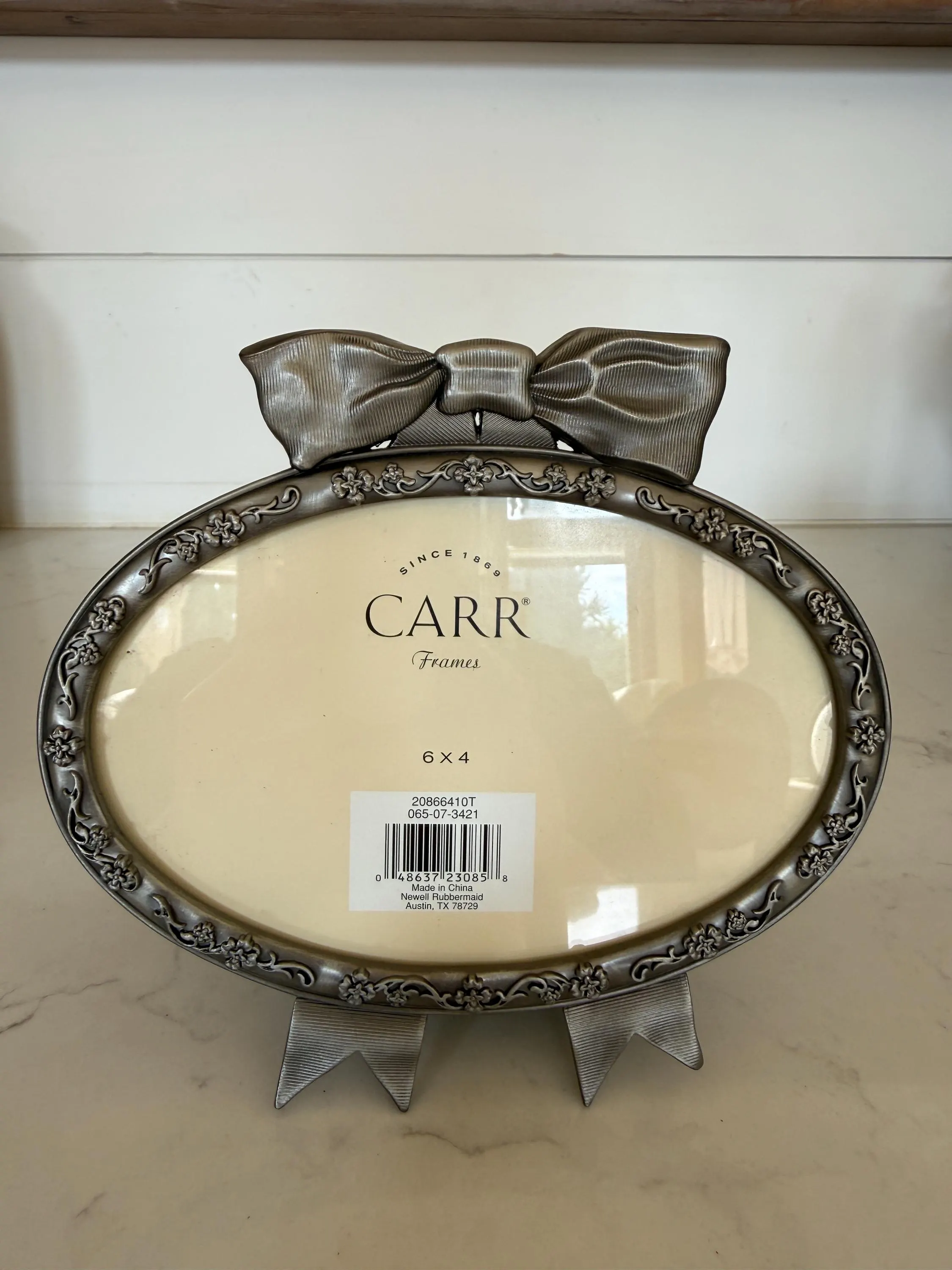 Vintage Carr Oval Picture frame 6x4 picture Silver/Pewter toned Bow design