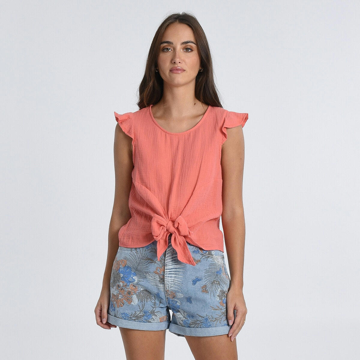 Blouse manches courtes volantées, nœud devant