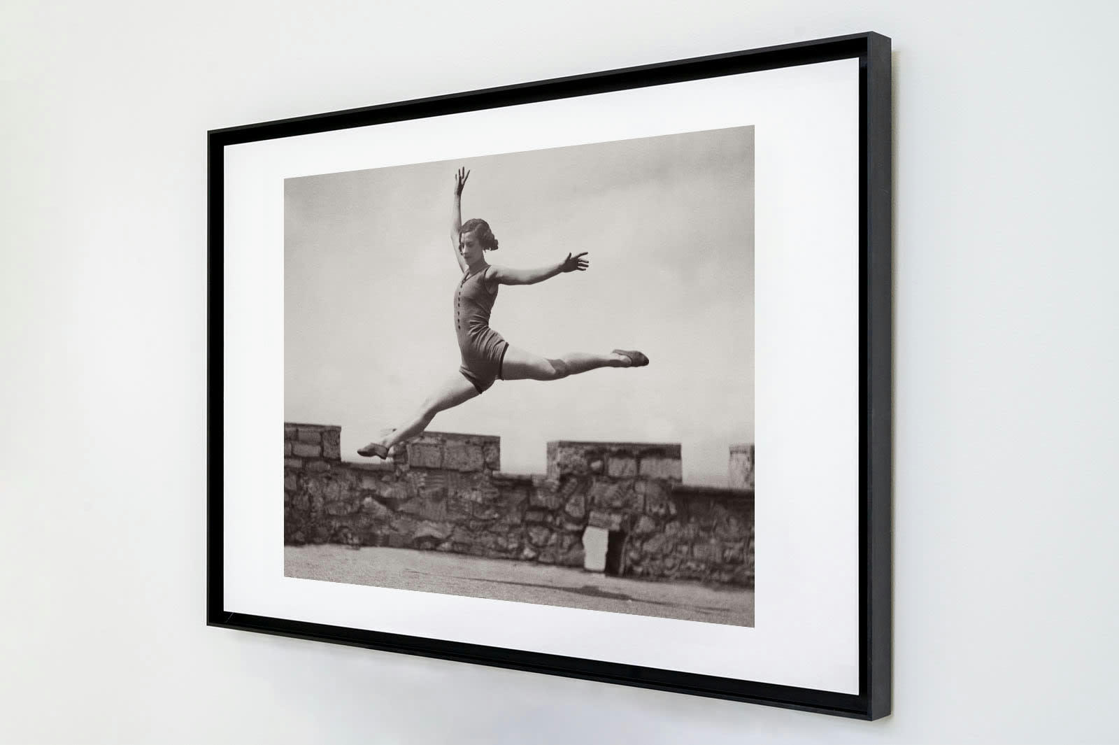 SPORT - Photo ancienne noir et blanc danse n°01 cadre noir 30x45cm