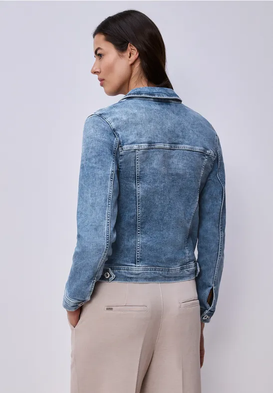 Jeansjacke mit Brusttaschen und Knöpfen