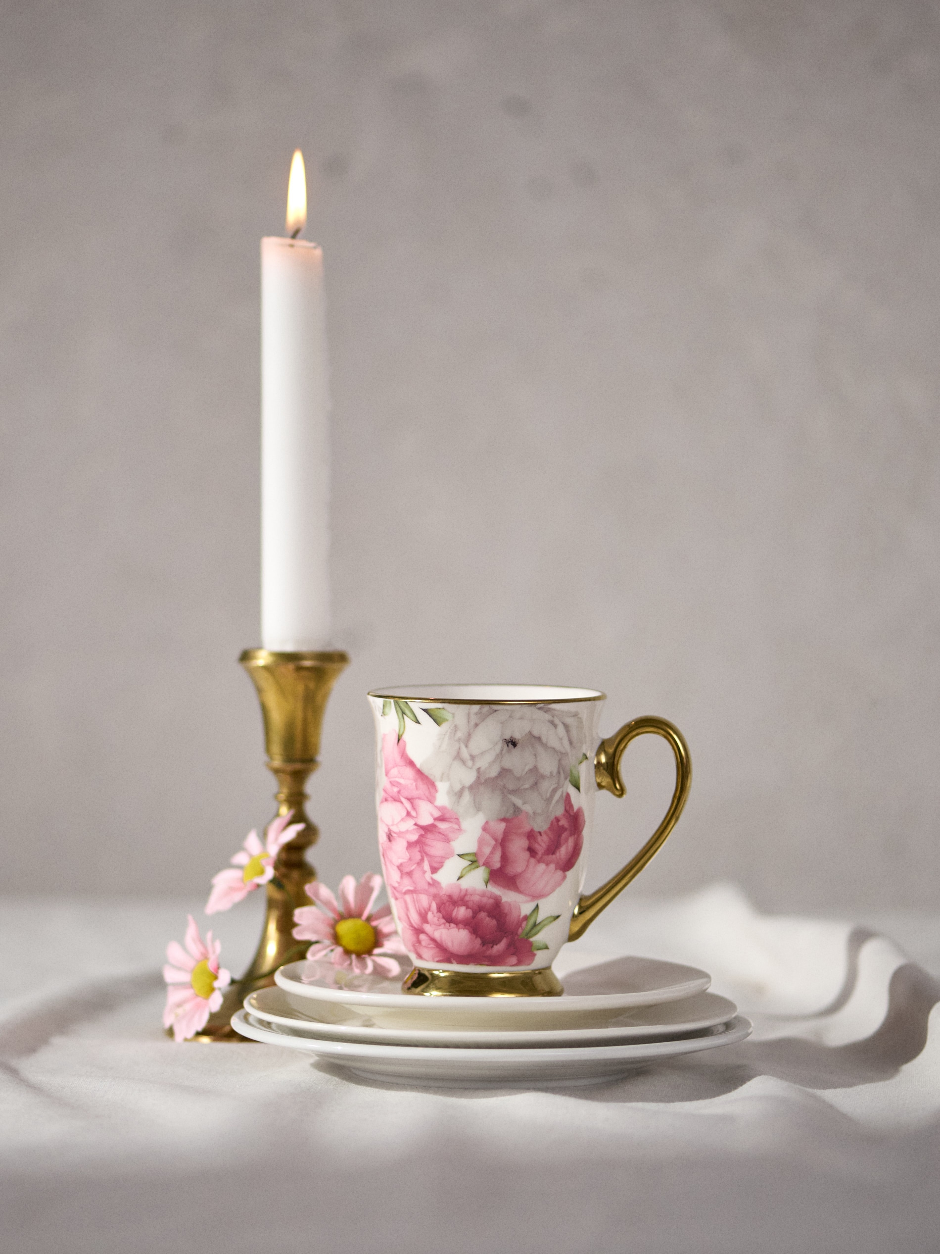 Ceramiczny kubek z motywem kwiatowym