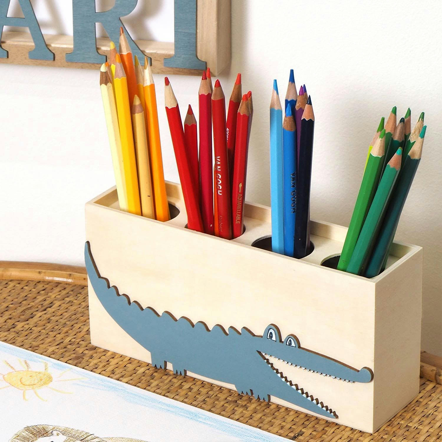 - Pot à crayon crocodile en bois