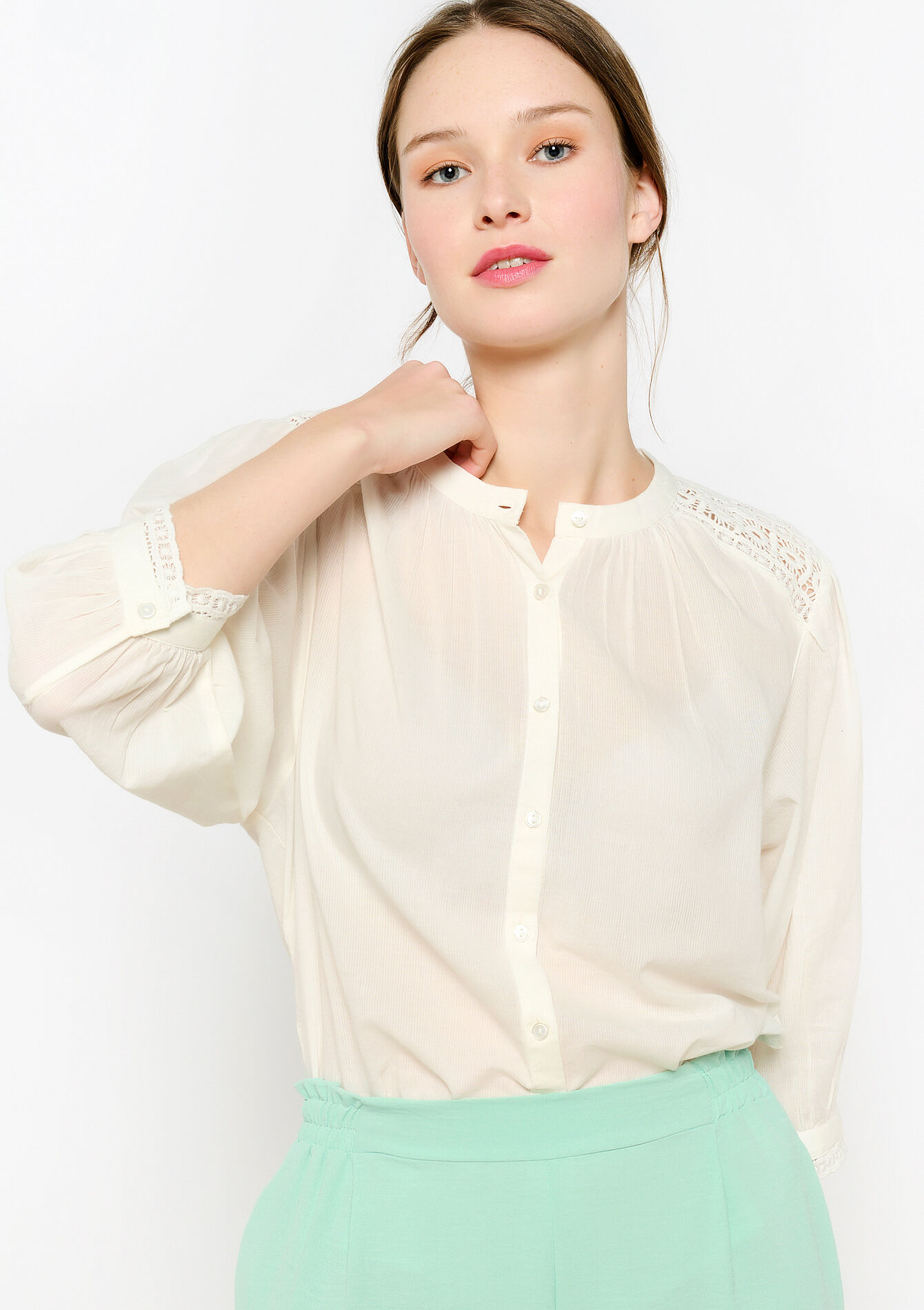 Hemd met macram&eacute;detail