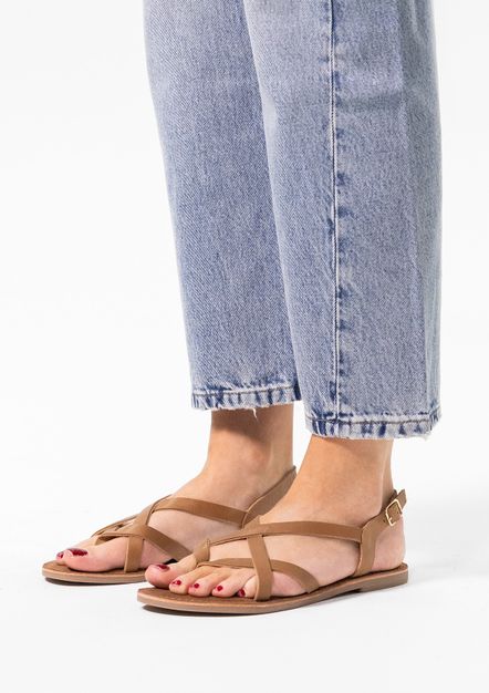 Cognac sandalen met gekruiste bandjes
