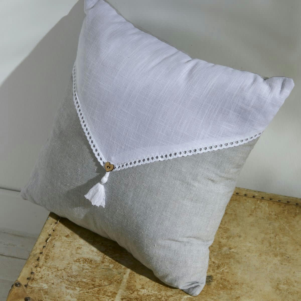 CHARME - Coussin déhoussable avec pompon en coton gris 40x40