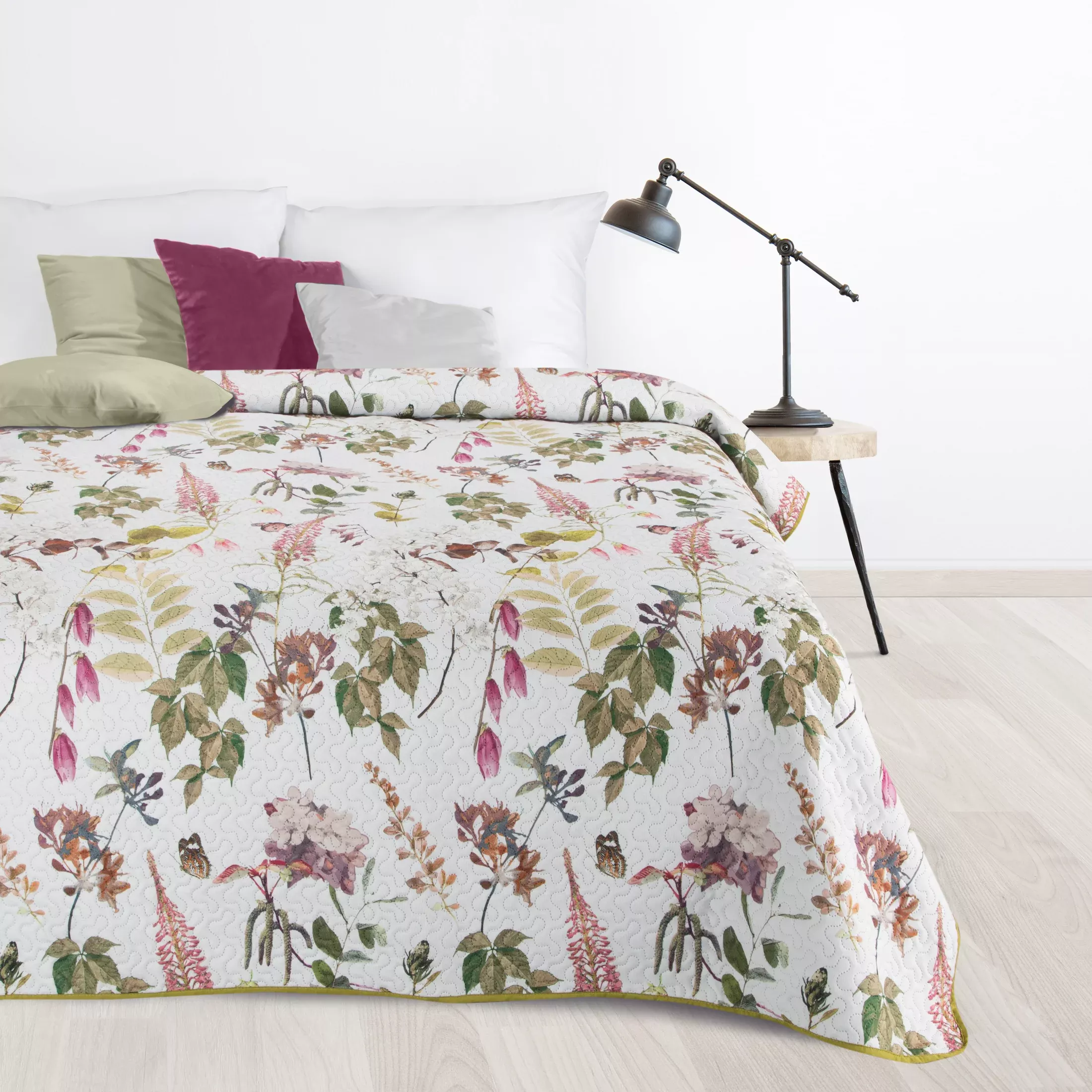 Narzuta biało, zielona 170x210 cm z letnim motywem kwiatów i gałązek ROSA Design 91