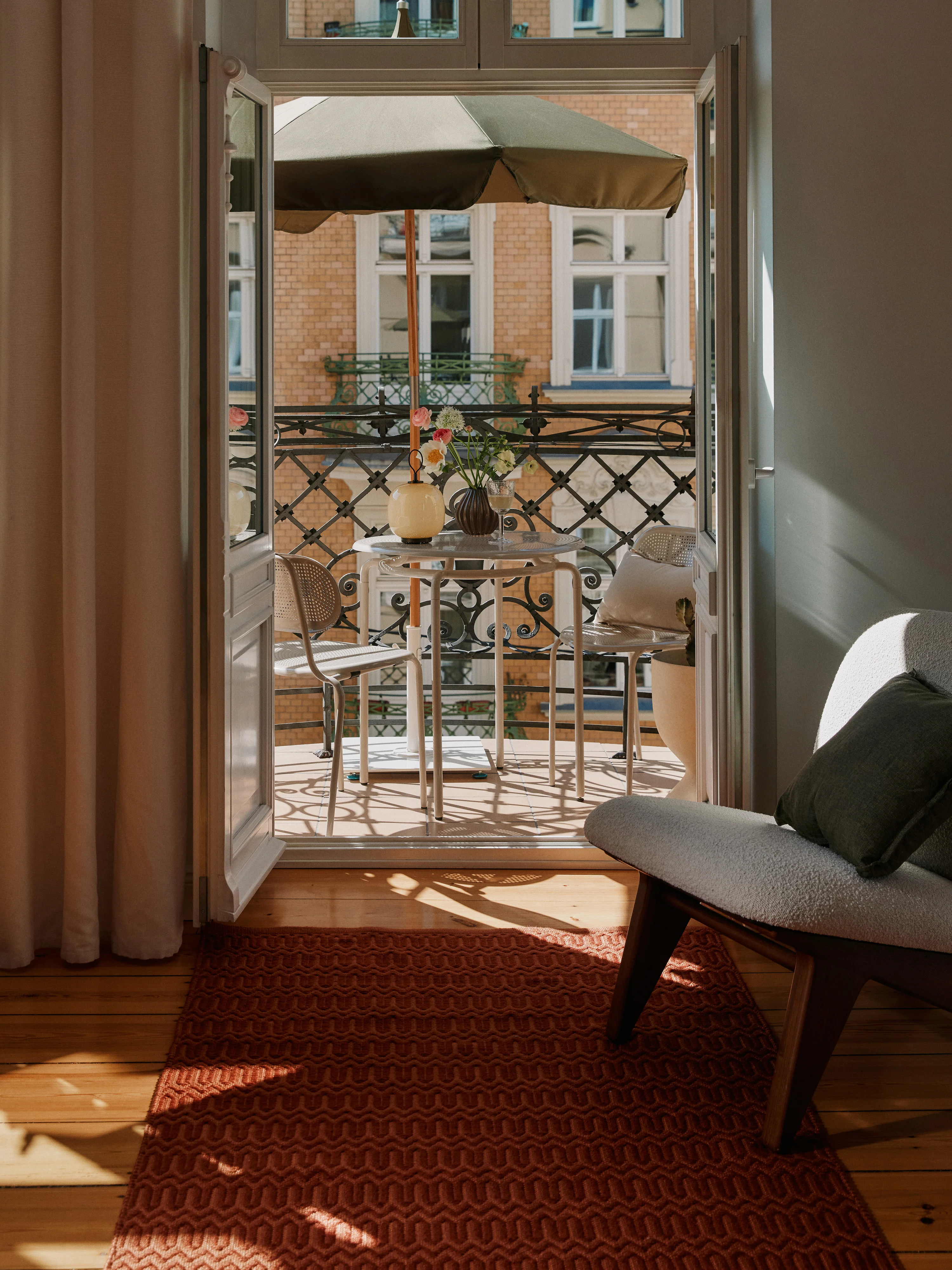 Handgewebter Outdoor-Teppich Rune mit geometrischem Muster