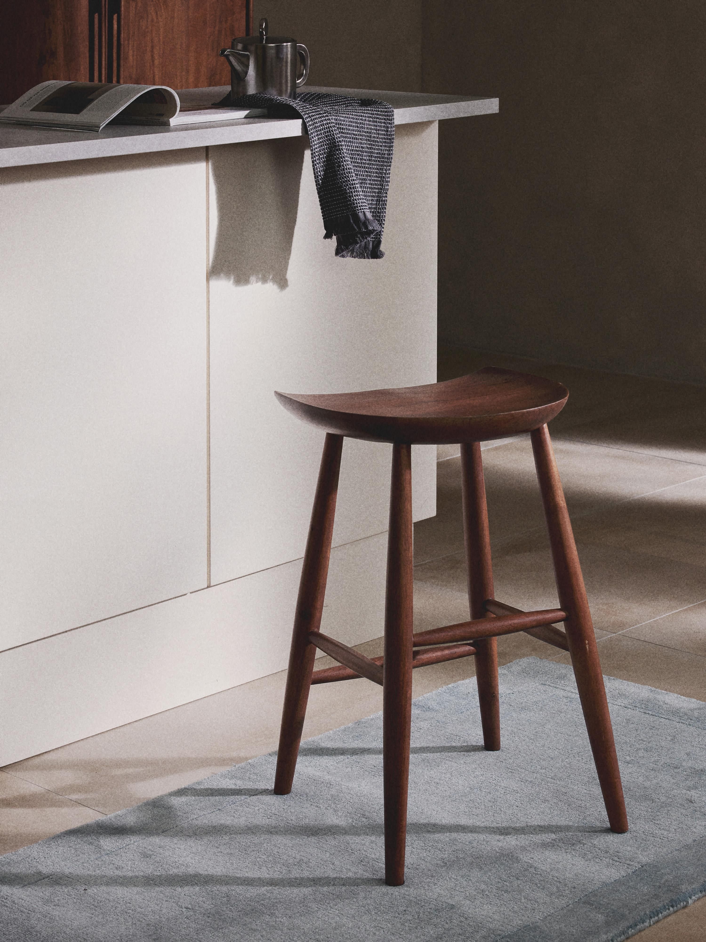 Thekenhocker Nino aus Mangoholz