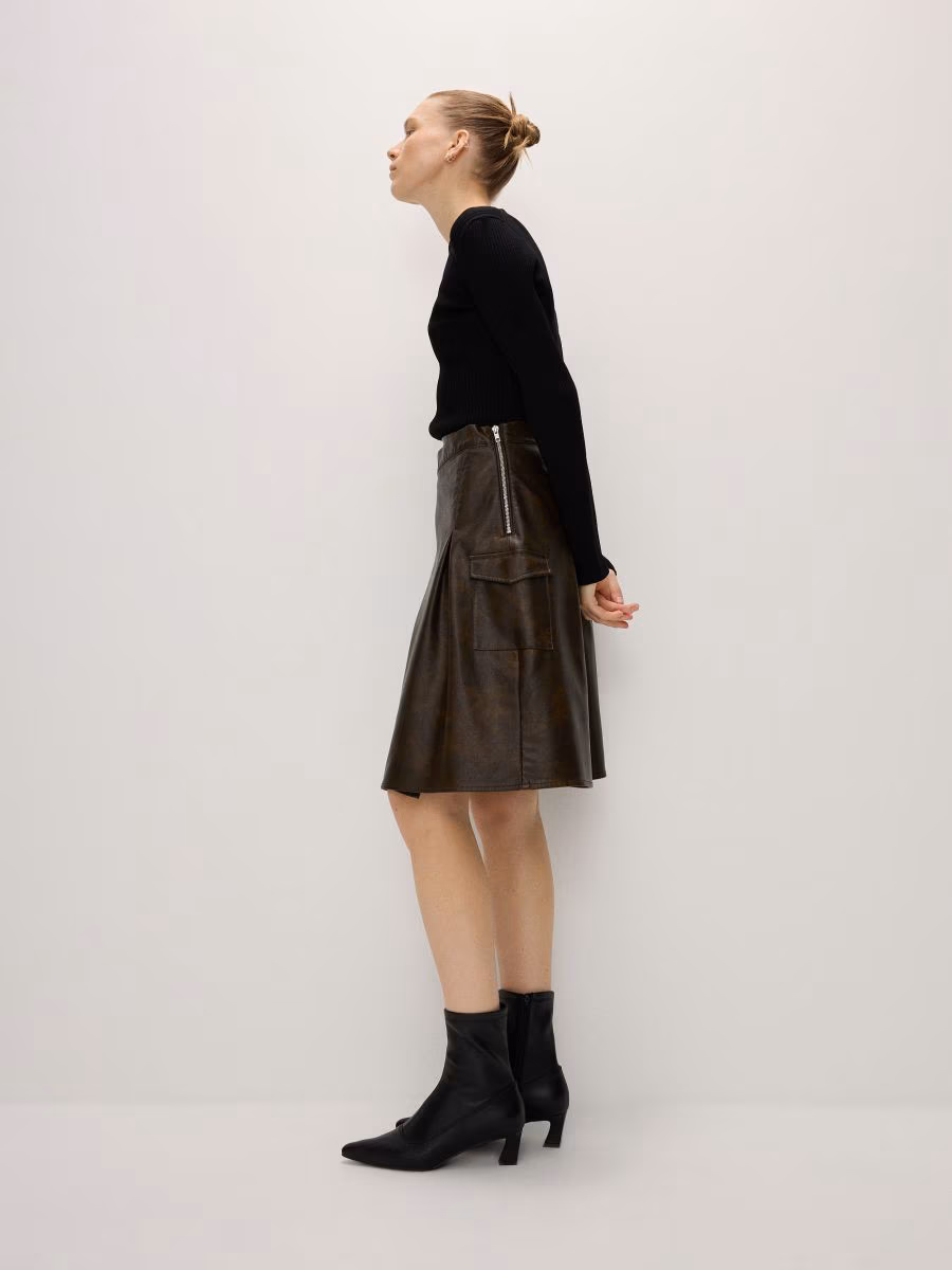 Asymmetric Cargo Skirt