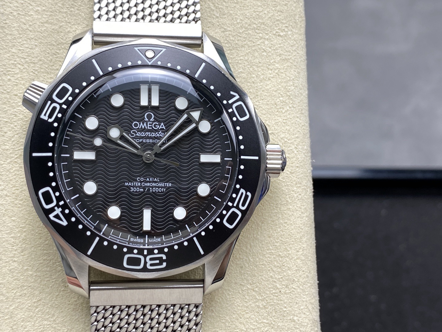 Omega Seamaster Diver 300M black dial mesh bracelet style -8