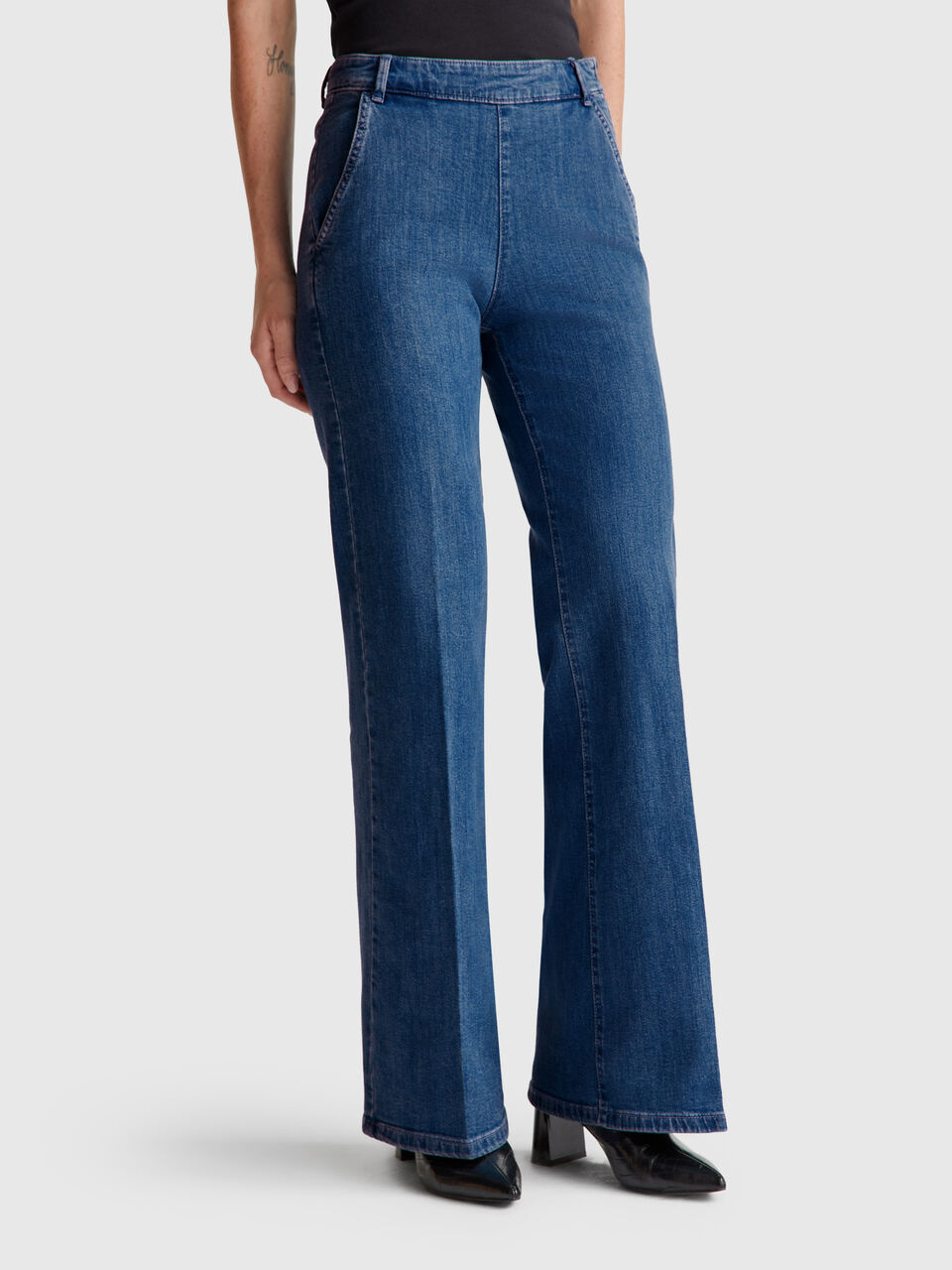 Flared jeans with zip