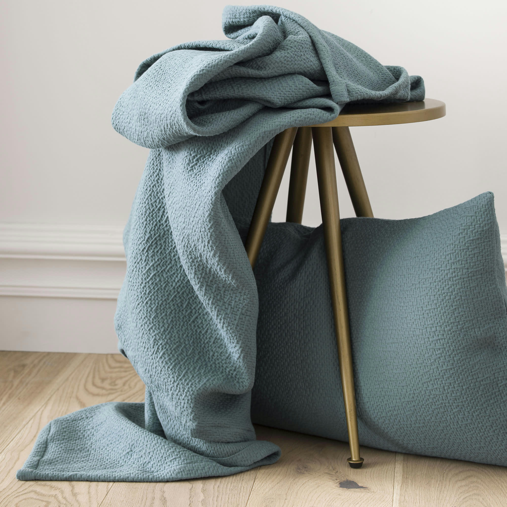 POEME - Housse de coussin texturée en jacquard de coton bleu 40x60