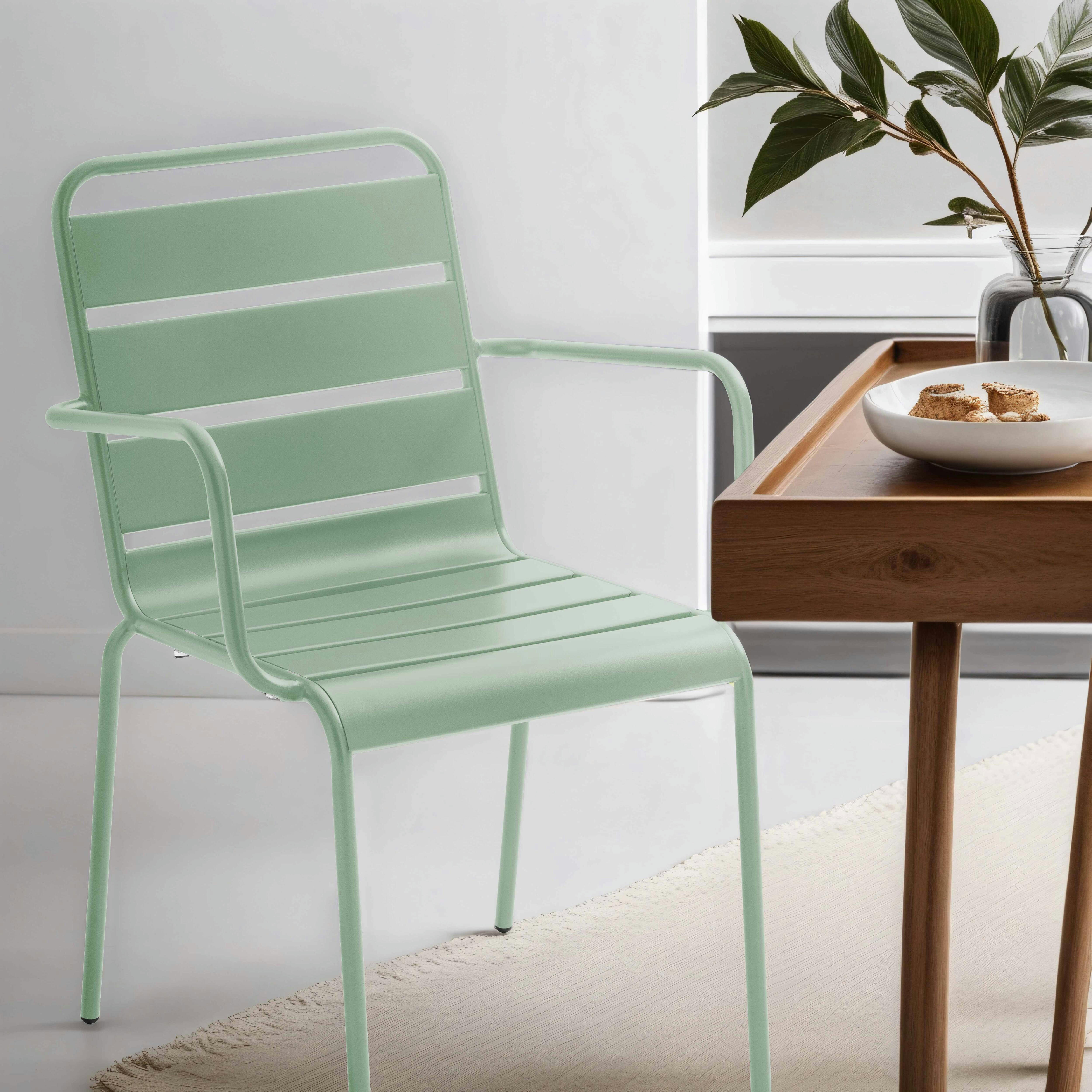 PALAVAS - Fauteuil en métal vert sauge