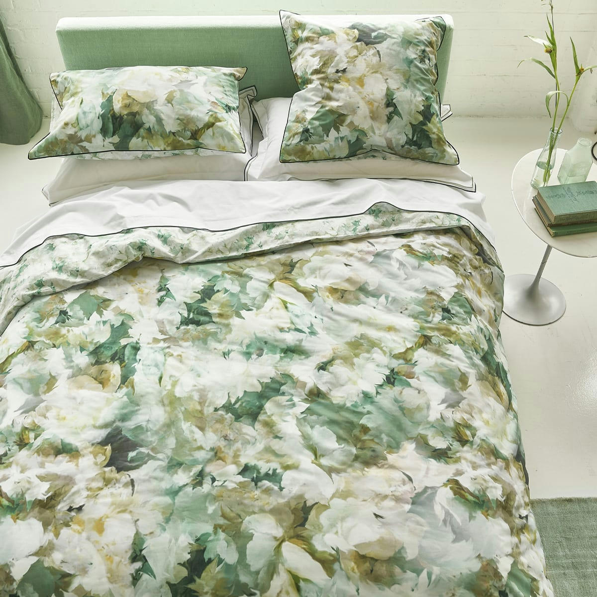 FLEURS DE JOUR CELADON - Housse de couette imprimée en percale de coton vert 260x240
