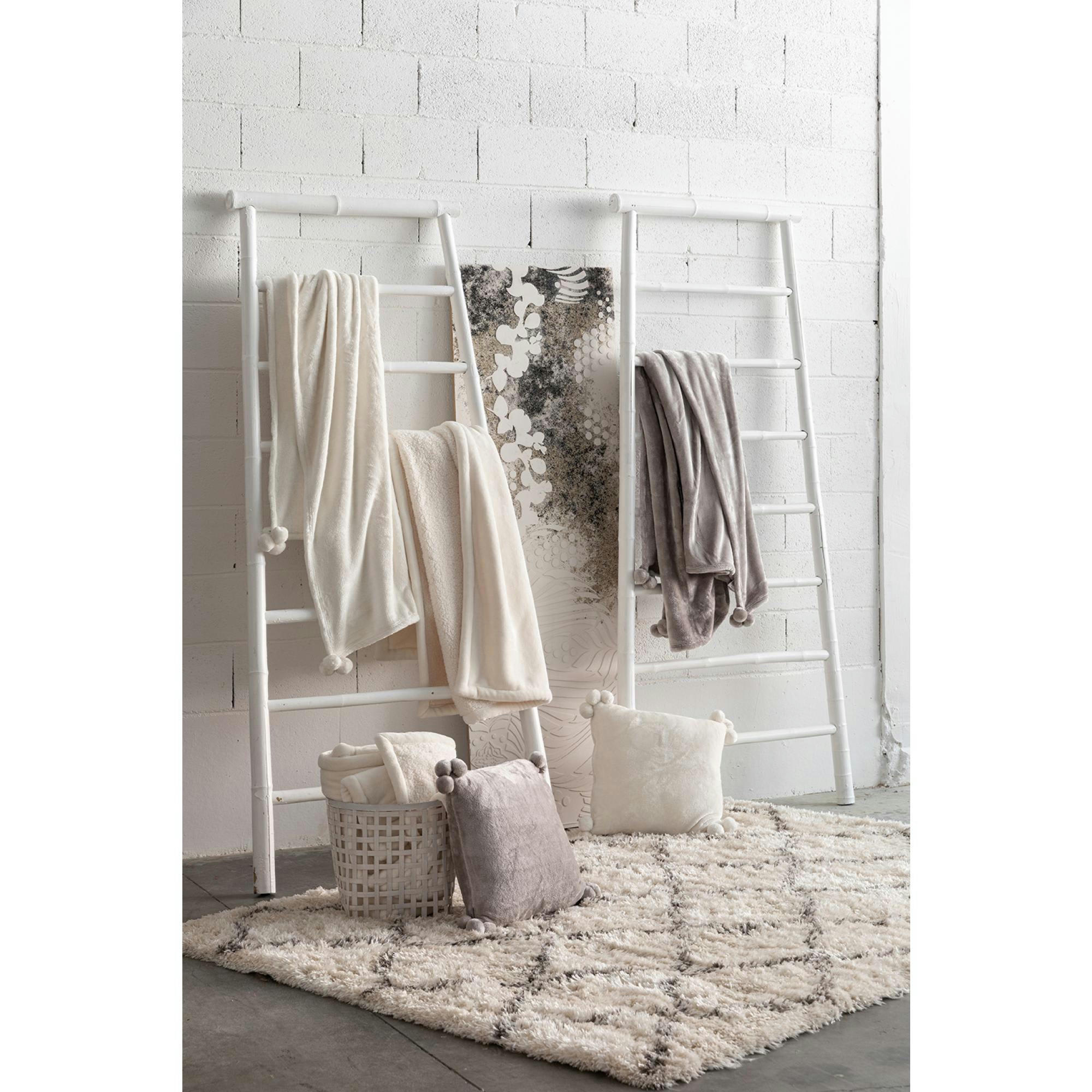 TENDER POMPONS - Coussin Tender pompons en polyester neige 45 x 45