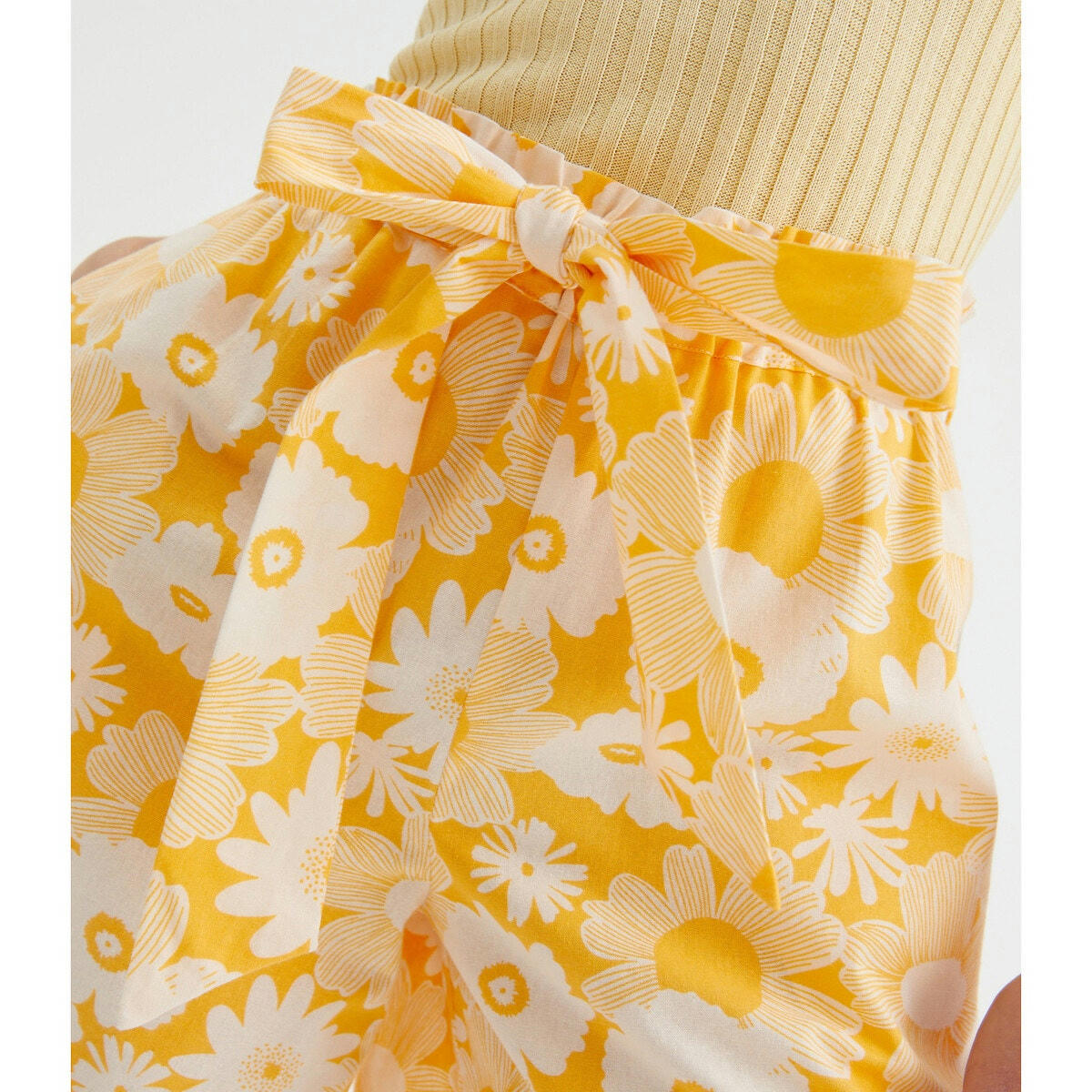 Short imprimé floral avec ceinture