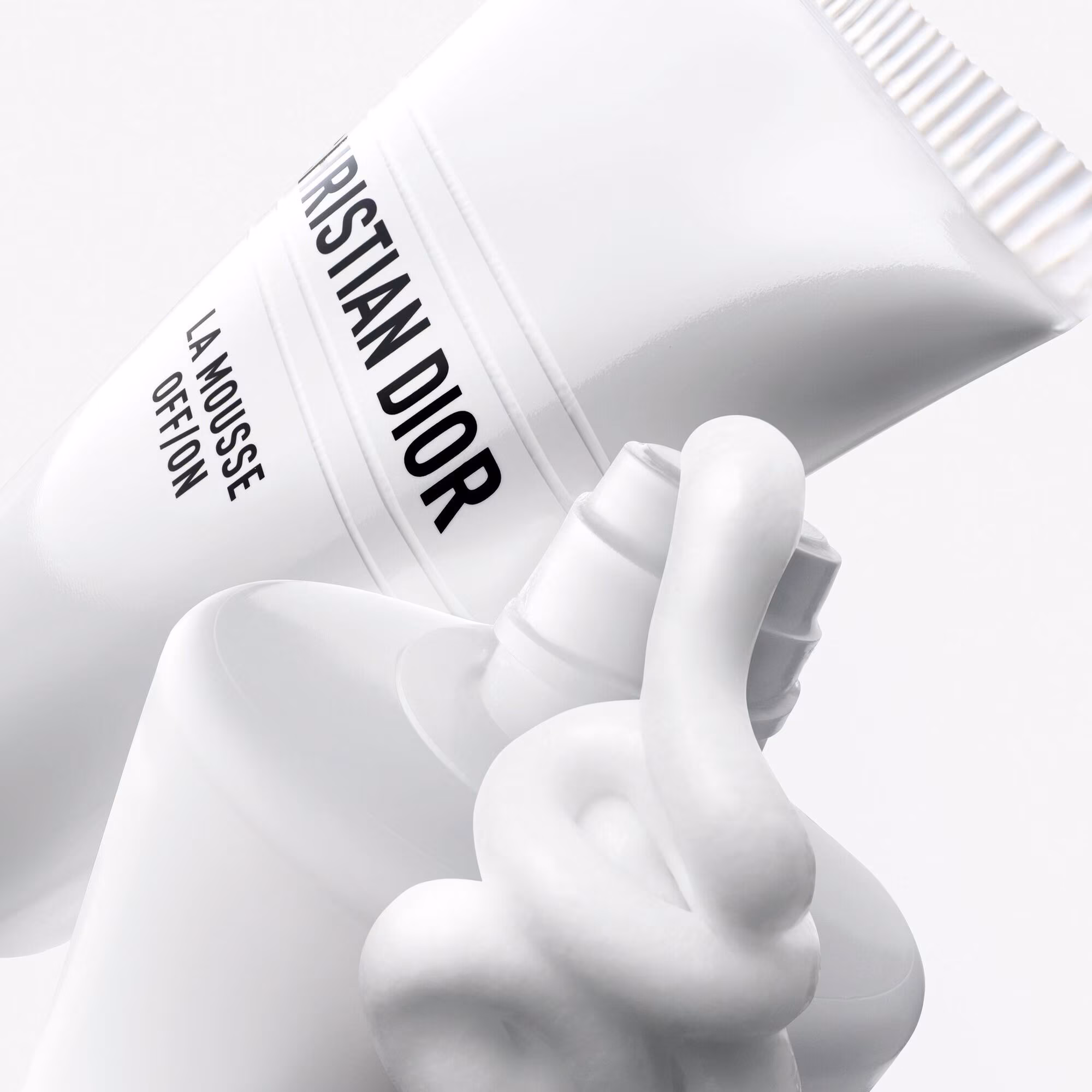 SKIN ESSENTIALSLa mousse off/on mousse nettoyante et purifiante